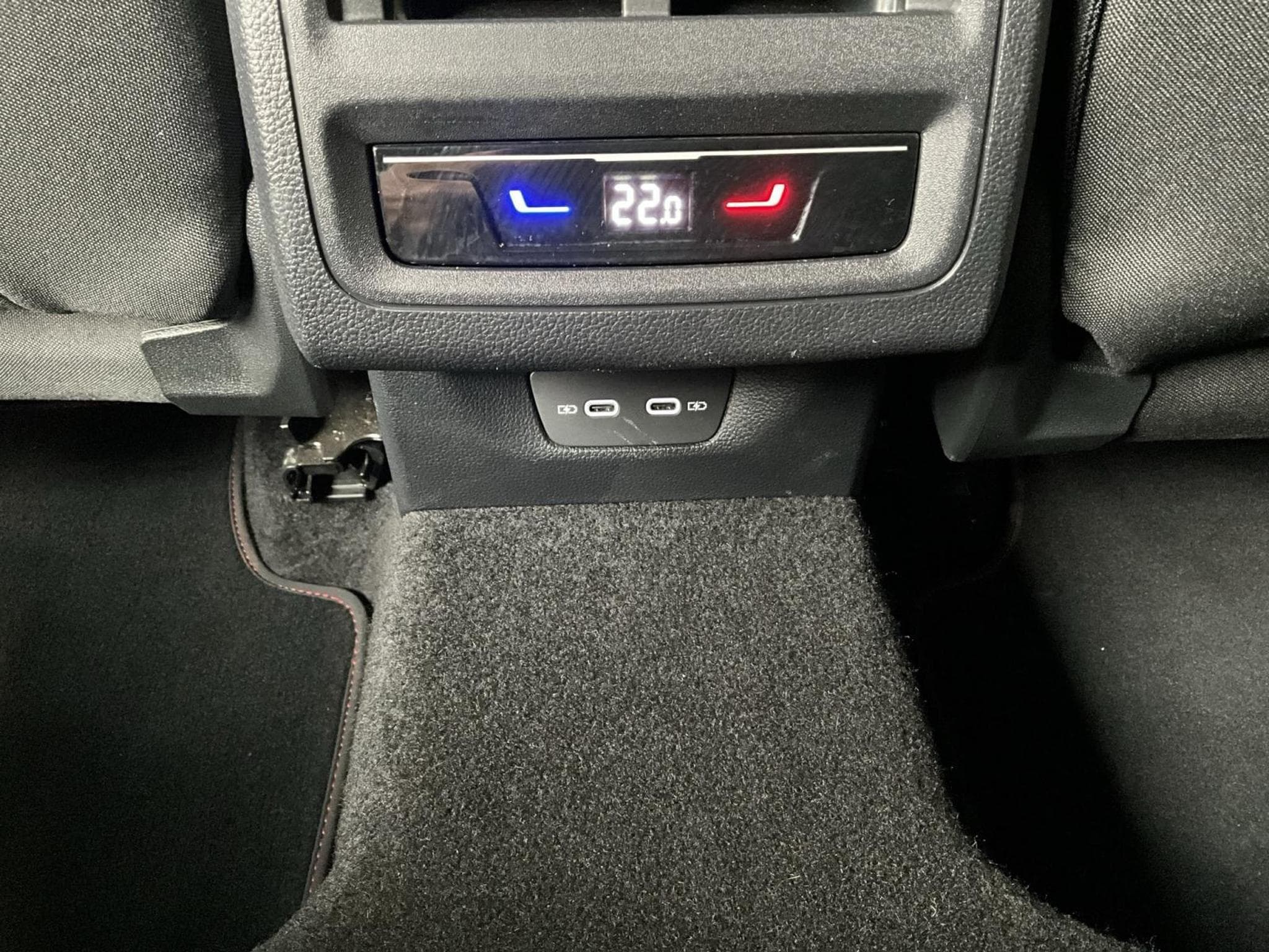 VW Golf GTI+DSG+Led+LM19+Pano+AHK (2024) - Photo 22