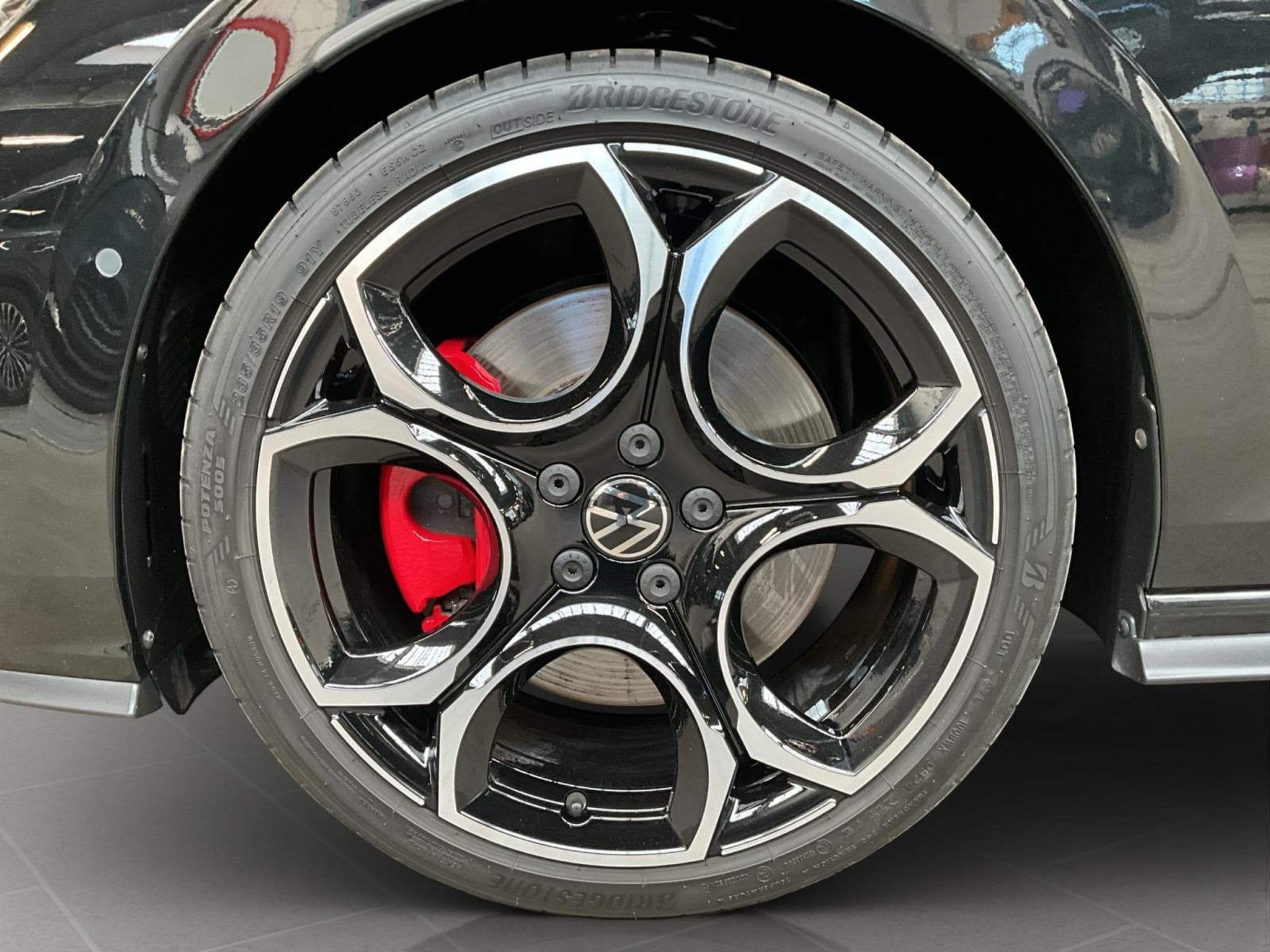 VW Golf GTI+DSG+Led+LM19+Pano+AHK (2024) - Photo 8