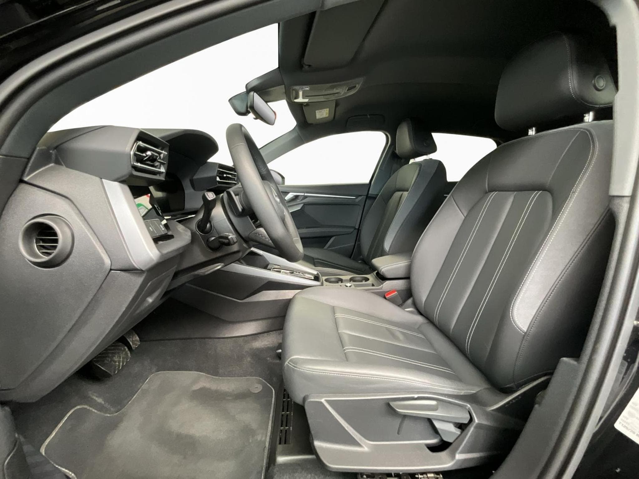 Audi A3 SB+S-Line+35TFSI+S-Tronic (2025) - Photo 9