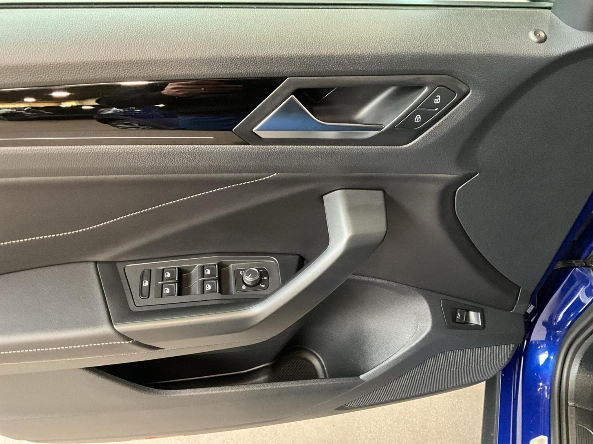 VW T-Roc R-Line+DSG+Black-Style+RearView+Navi (2023) - Photo 14