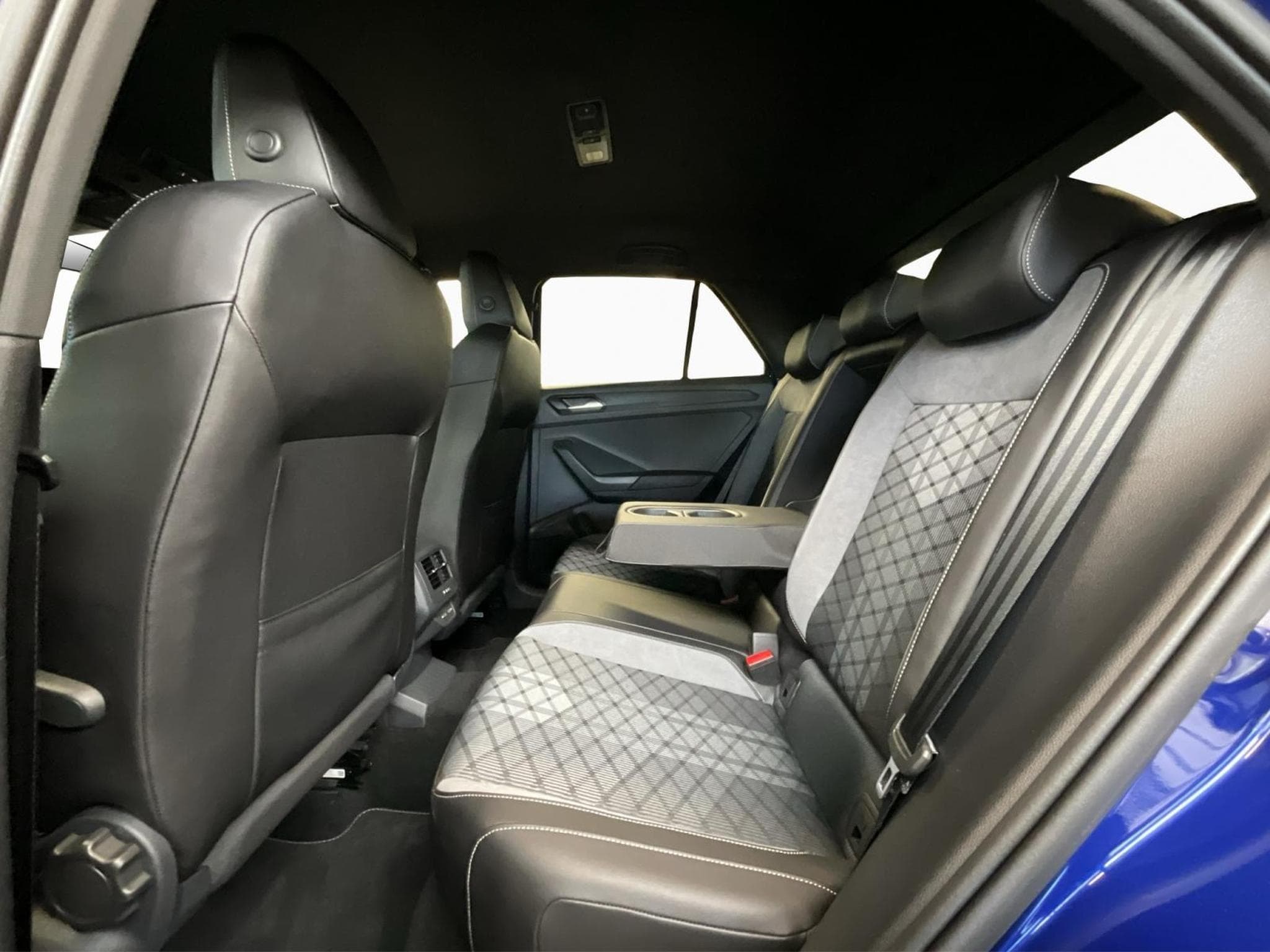 VW T-Roc R-Line+DSG+Black-Style+RearView+Navi (2023) - Photo 15