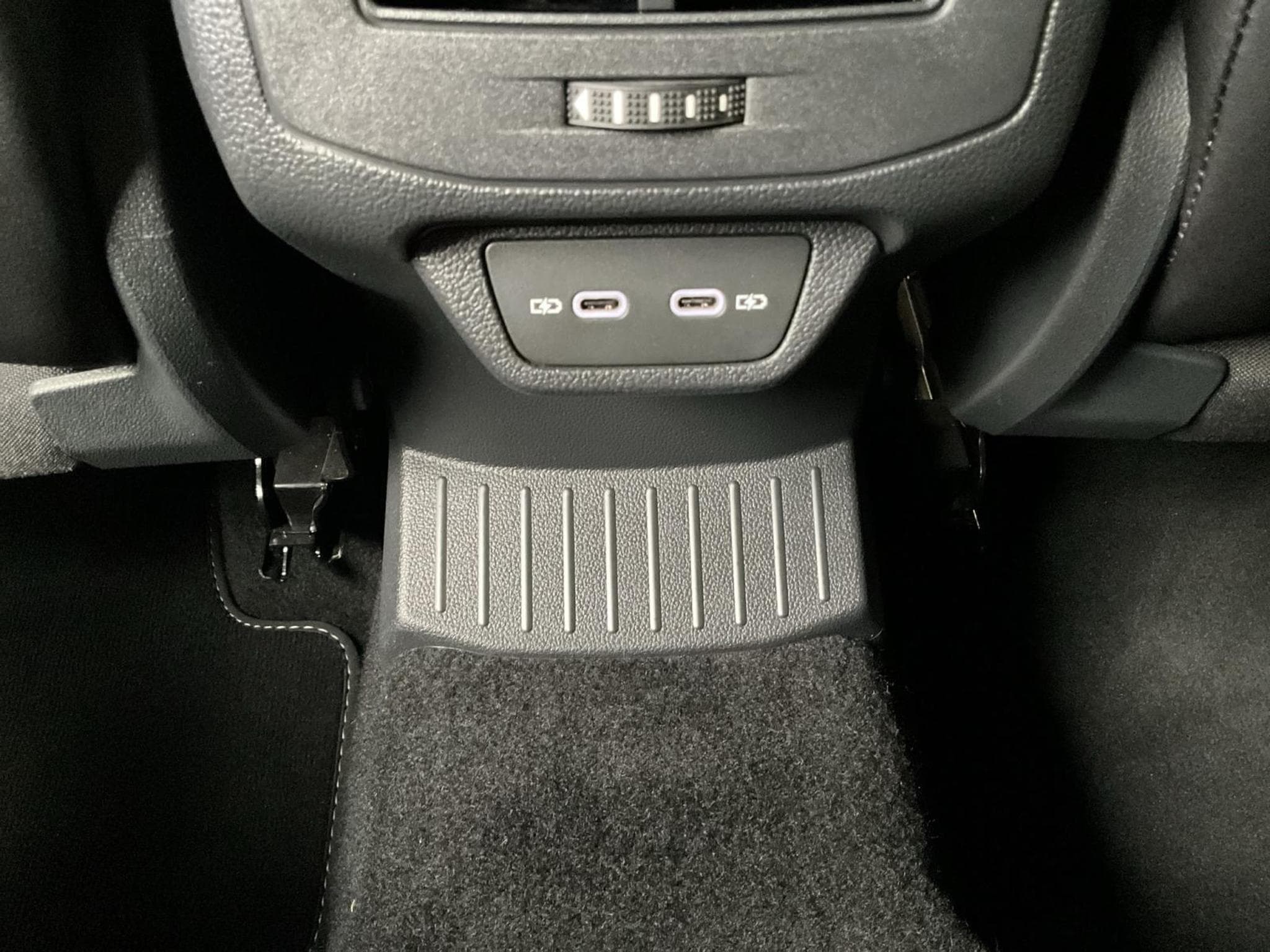 VW T-Roc R-Line+DSG+Black-Style+RearView+Navi (2023) - Photo 21