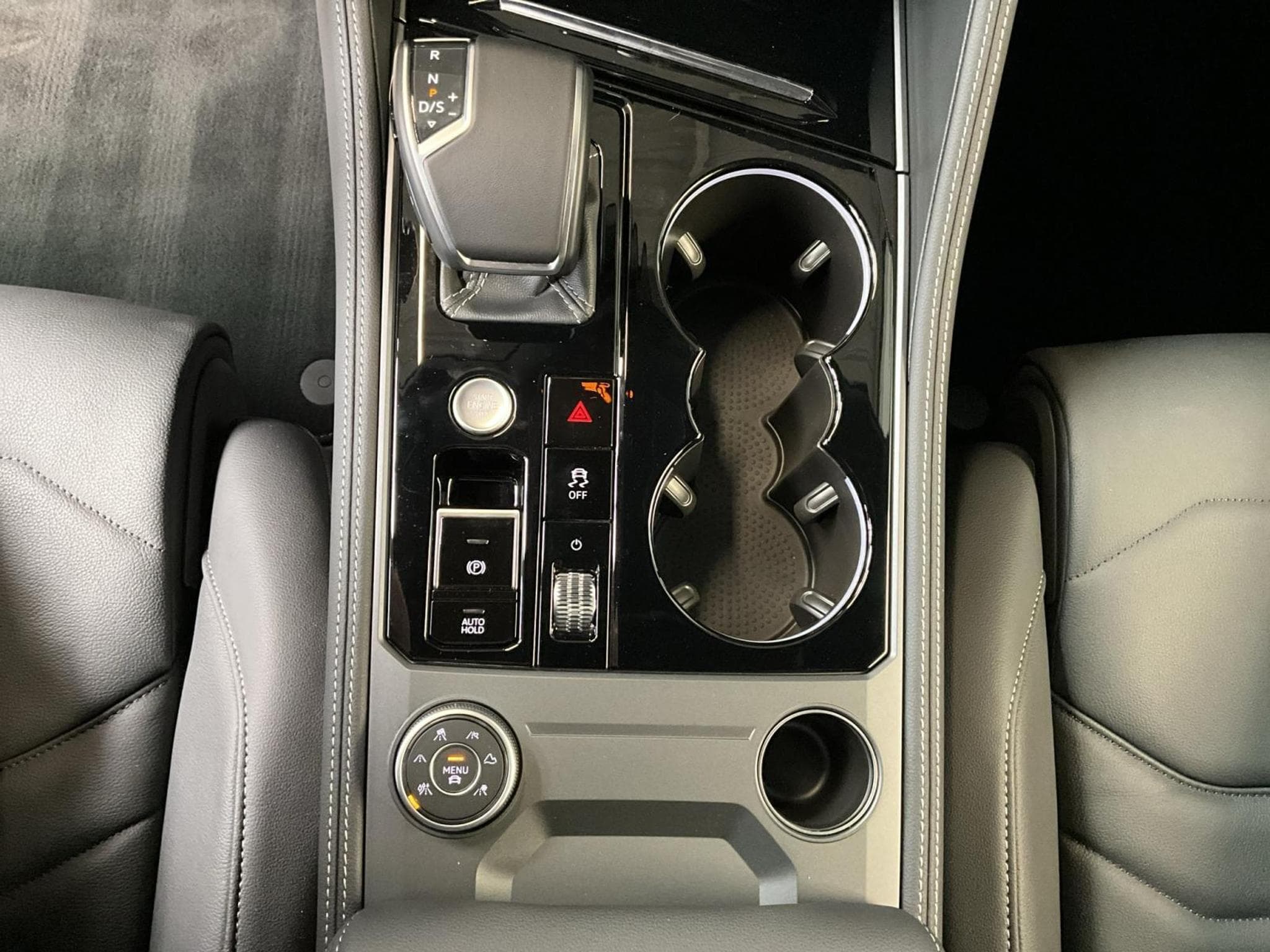 VW Touareg R-Line+DSG+V6+4M+AHK (2025) - Foto 14