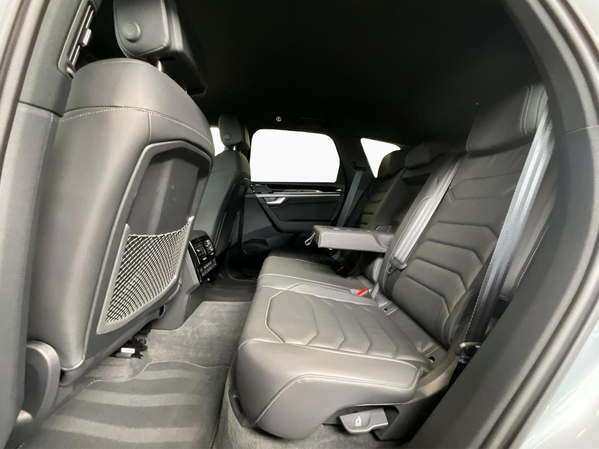 VW Touareg R-Line+DSG+V6+4M+AHK (2025) - Foto 17