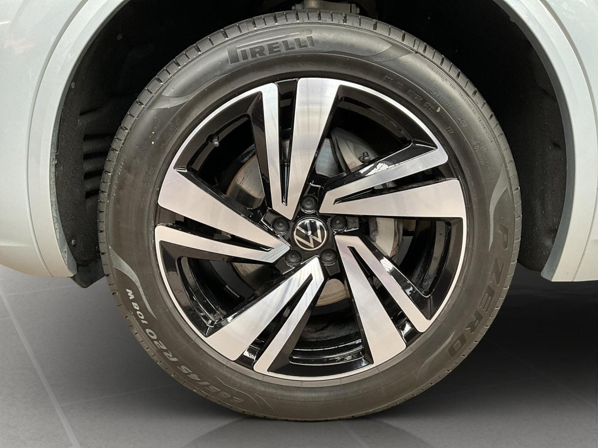VW Touareg R-Line+DSG+V6+4M+AHK (2025) - Foto 8
