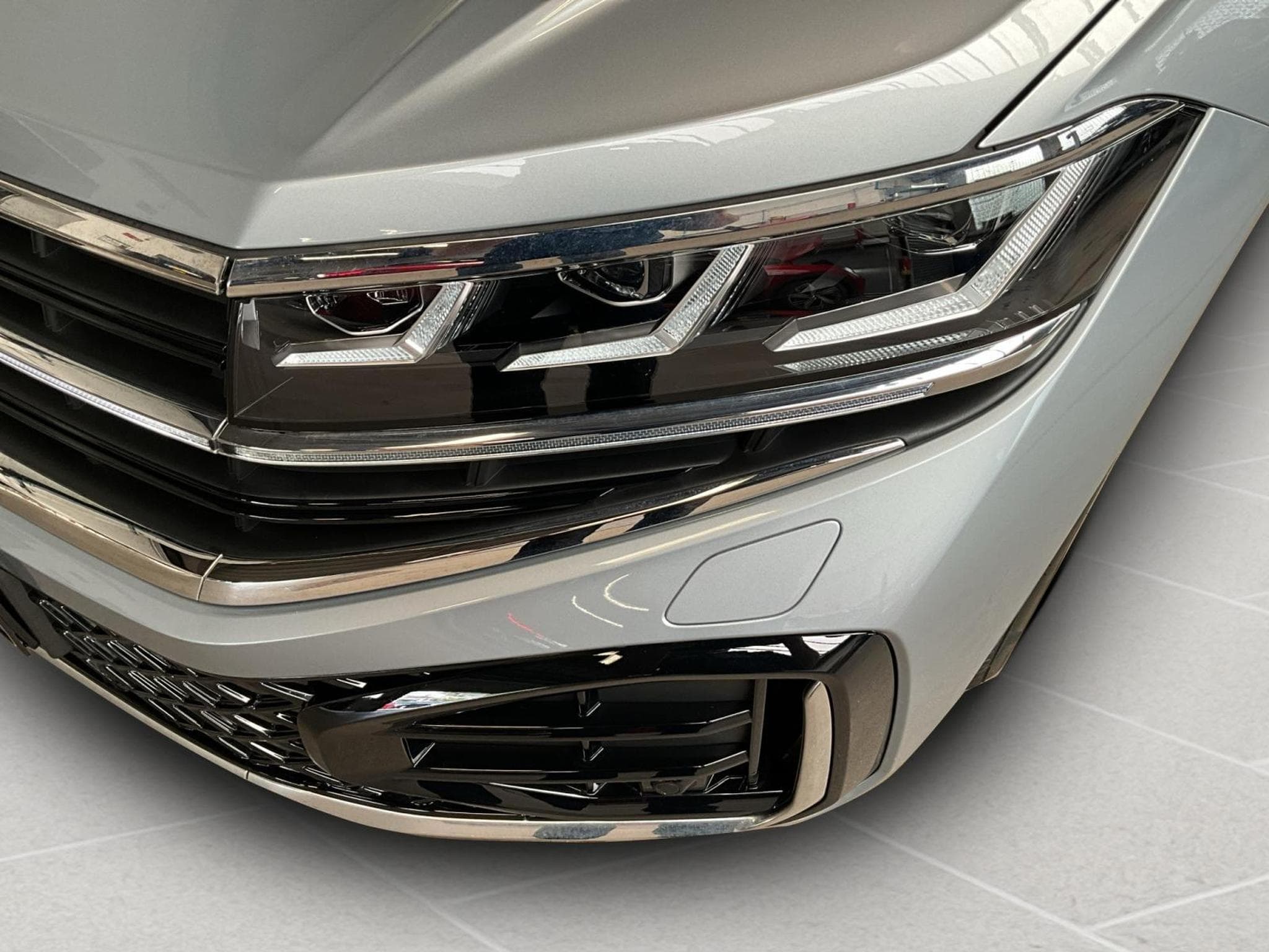 VW Touareg R-Line+DSG+V6+4M+AHK (2025) - Foto 9