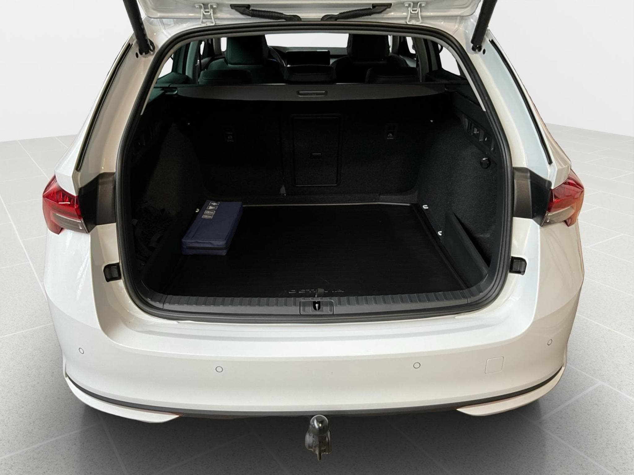 Skoda Octavia Combi+Selection+DSG+LODGE+P.Comfort+AHK (2025) - Photo 16