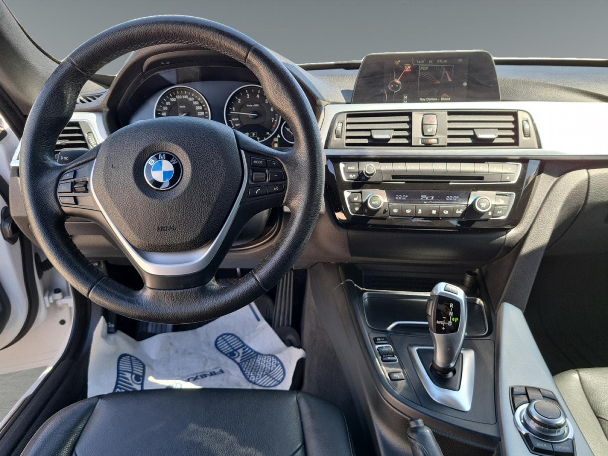 BMW 330 Gran Turismo Luxury Line (2016) - Foto 12