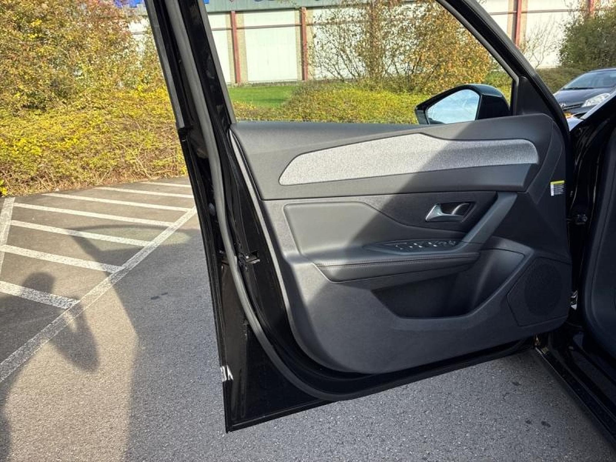 PEUGEOT 308 1.5 BlueHDi 130ch S&S Allure EAT8 (2025) - Foto 10