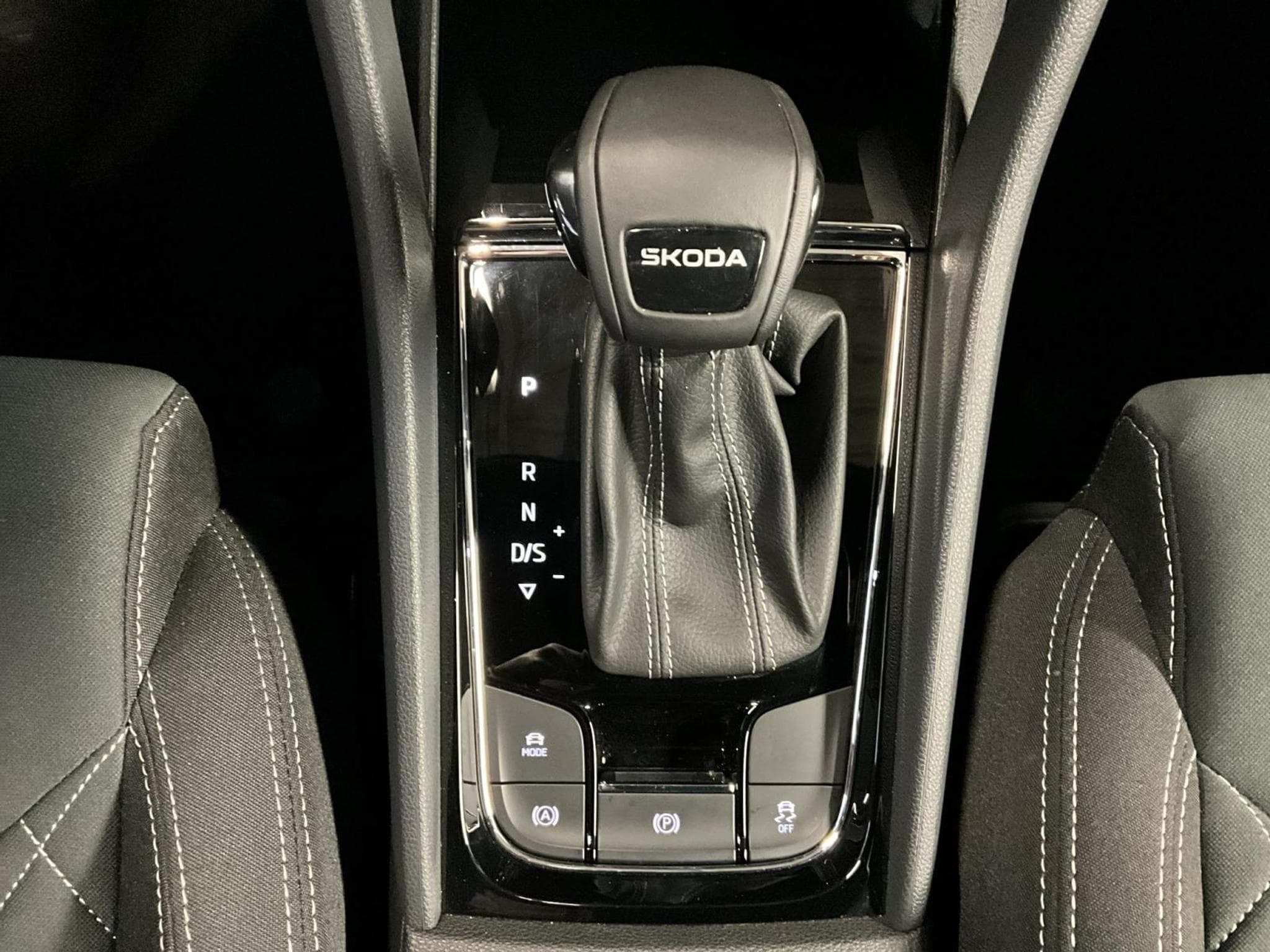 Skoda Karoq Sportline+DSG+Navi+LED (2025) - Photo 12