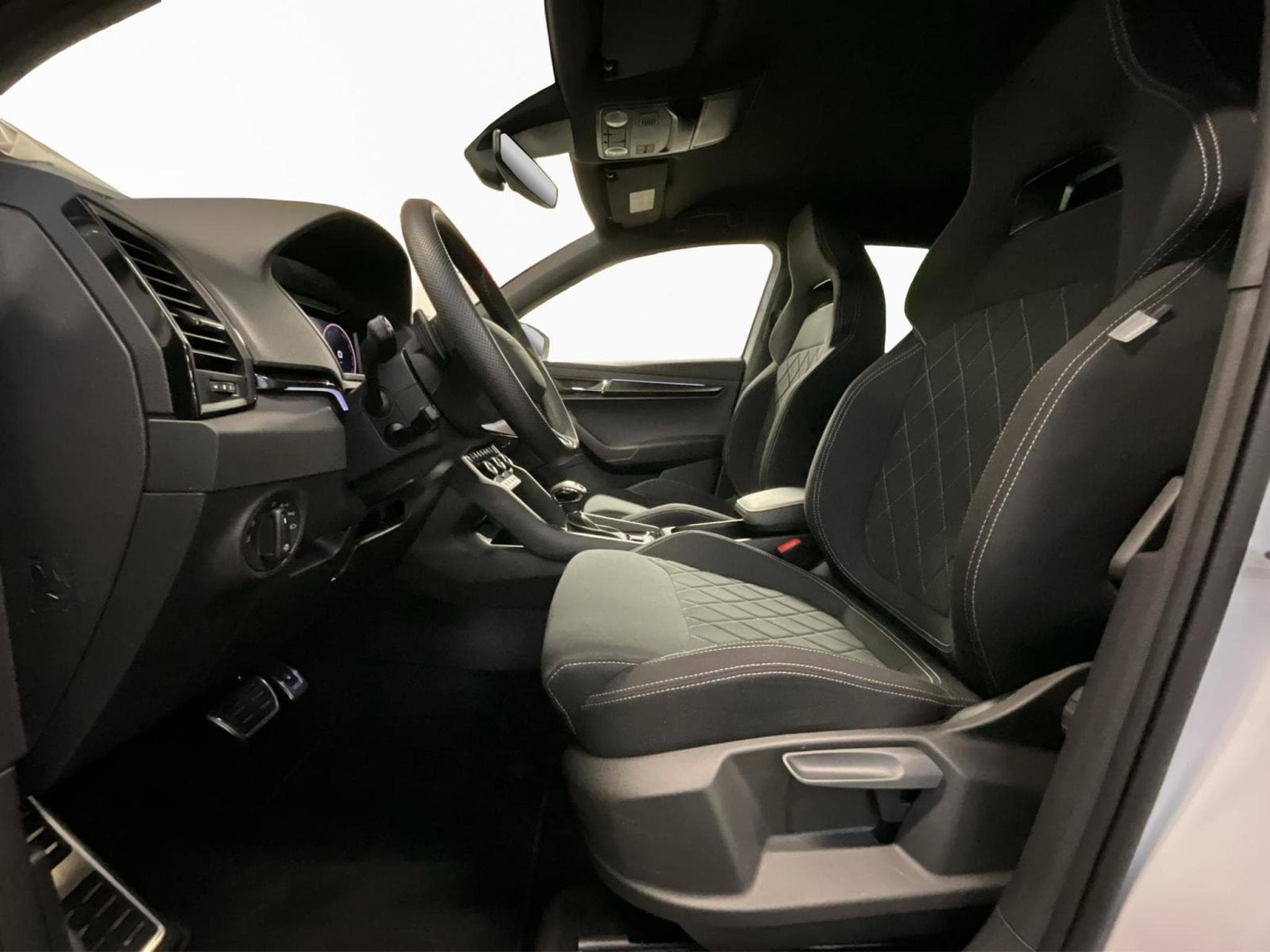 Skoda Karoq Sportline+DSG+Navi+LED (2025) - Photo 9