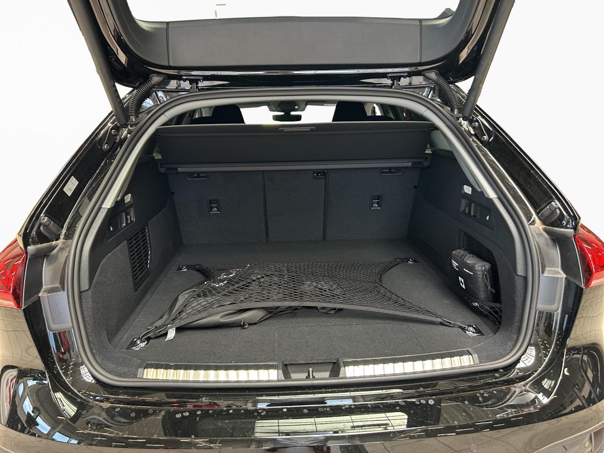 Audi A5 Avant e-hybrid quattro 220 kW S tronic (2026) - Photo 17