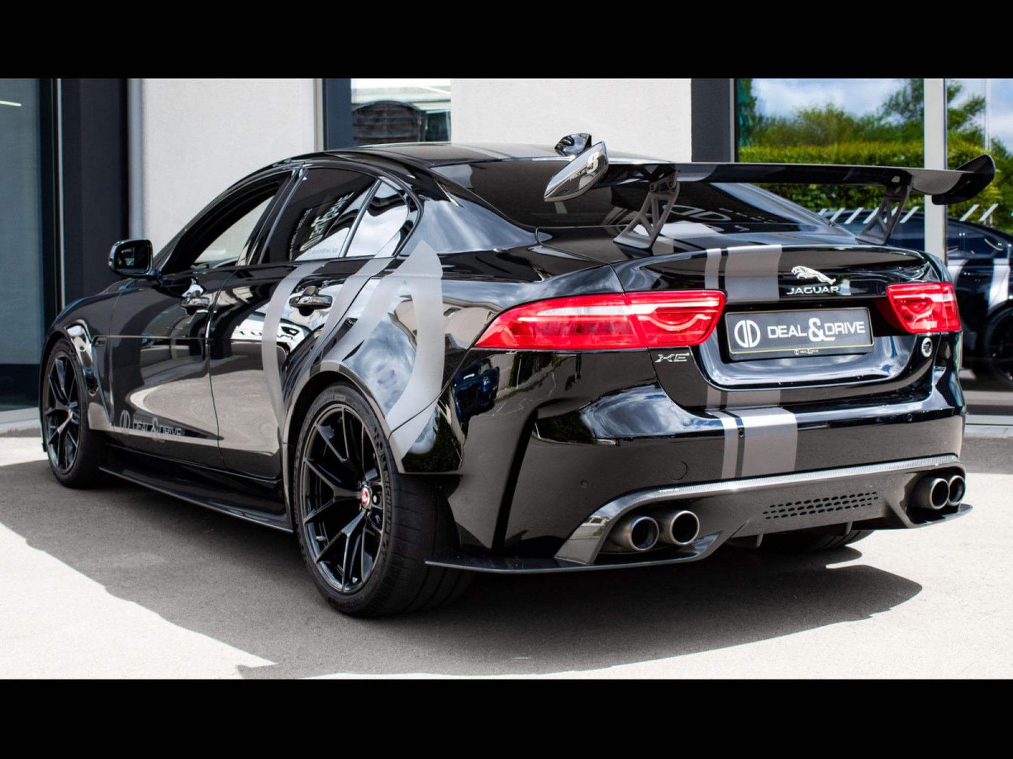 Jaguar XE SV PROJECT 8 TRACK PACK AWD – 1 OF 300 (2019) - Photo 3