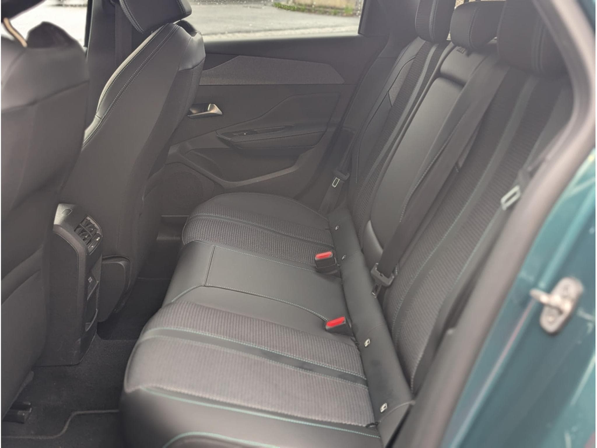 Peugeot 308 SW ALLURE 1.2 PURETECH 96KW (2024) - Foto 14