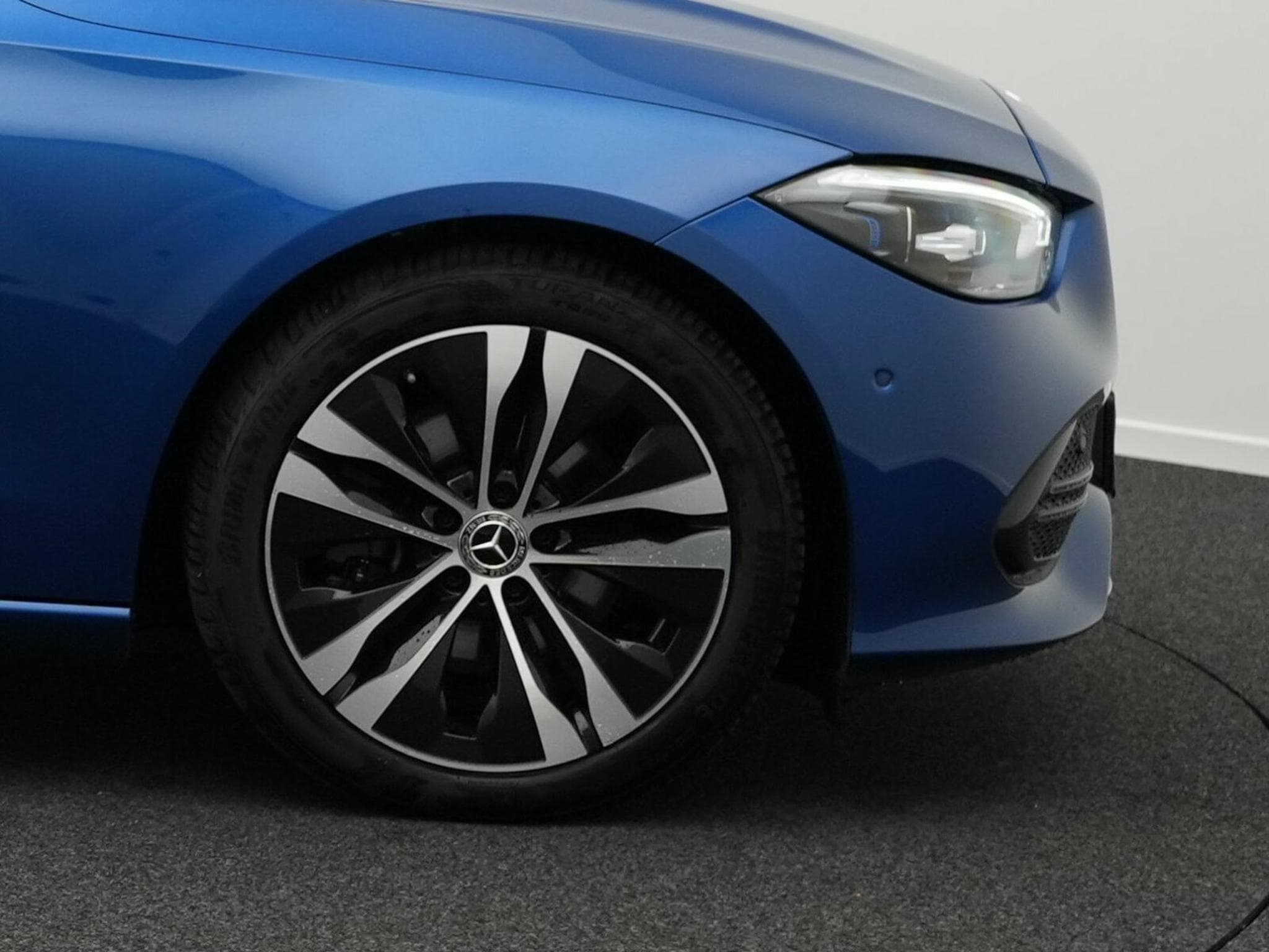 Mercedes C 220 d 4MATIC Avantgarde (2024) - Photo 6