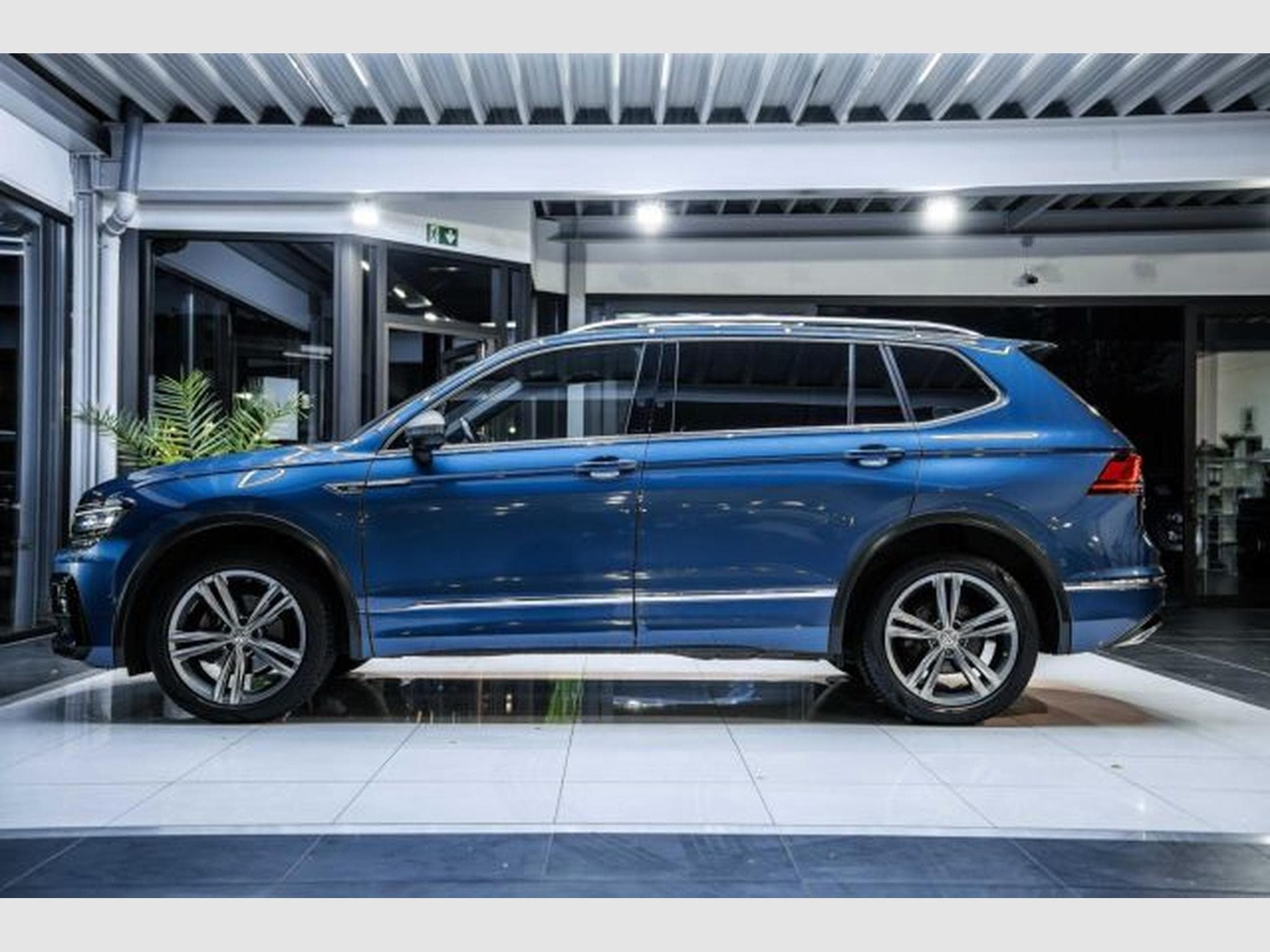 VW Tiguan Tiguan Allspace 2.0 TDI DSG Highl. R-Line 4M AHK (2021) - Foto 11
