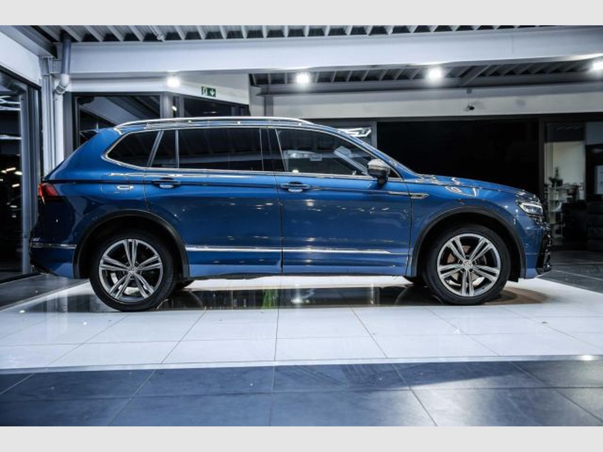 VW Tiguan Tiguan Allspace 2.0 TDI DSG Highl. R-Line 4M AHK (2021) - Foto 7