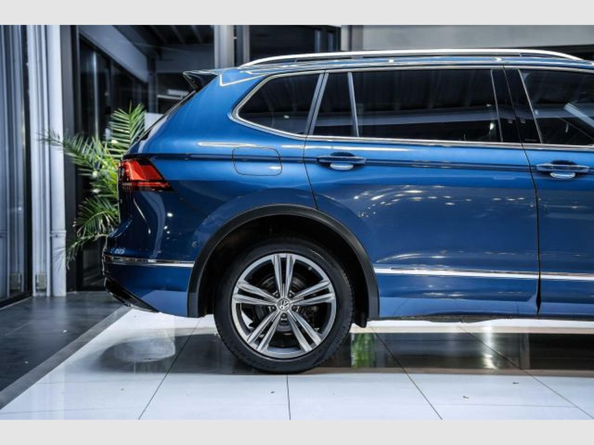 VW Tiguan Tiguan Allspace 2.0 TDI DSG Highl. R-Line 4M AHK (2021) - Foto 8