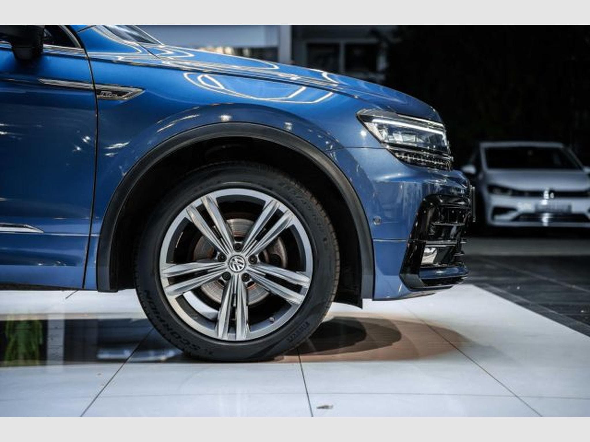 VW Tiguan Tiguan Allspace 2.0 TDI DSG Highl. R-Line 4M AHK (2021) - Foto 9