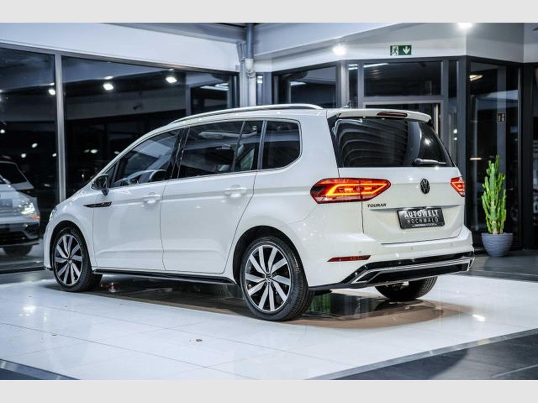VW Touran Touran 1.5 TSI DSG R-Line NAVI RFK ACC LED PANO (2021) - Foto 12