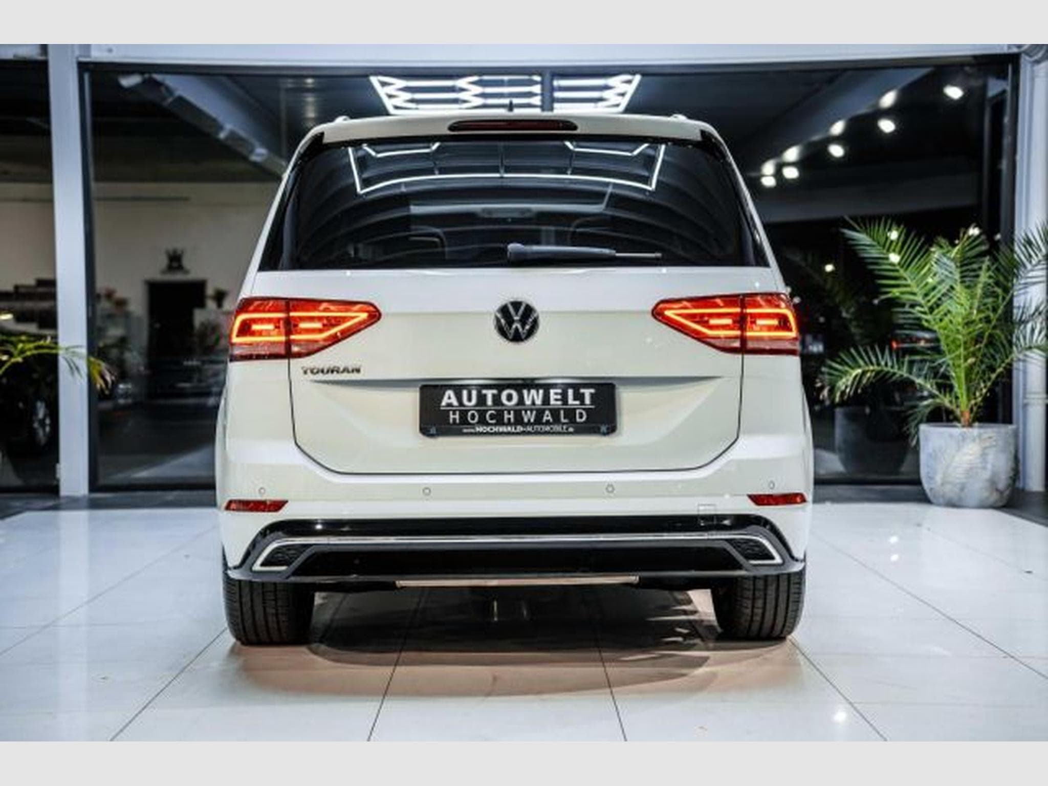 VW Touran Touran 1.5 TSI DSG R-Line NAVI RFK ACC LED PANO (2021) - Foto 13