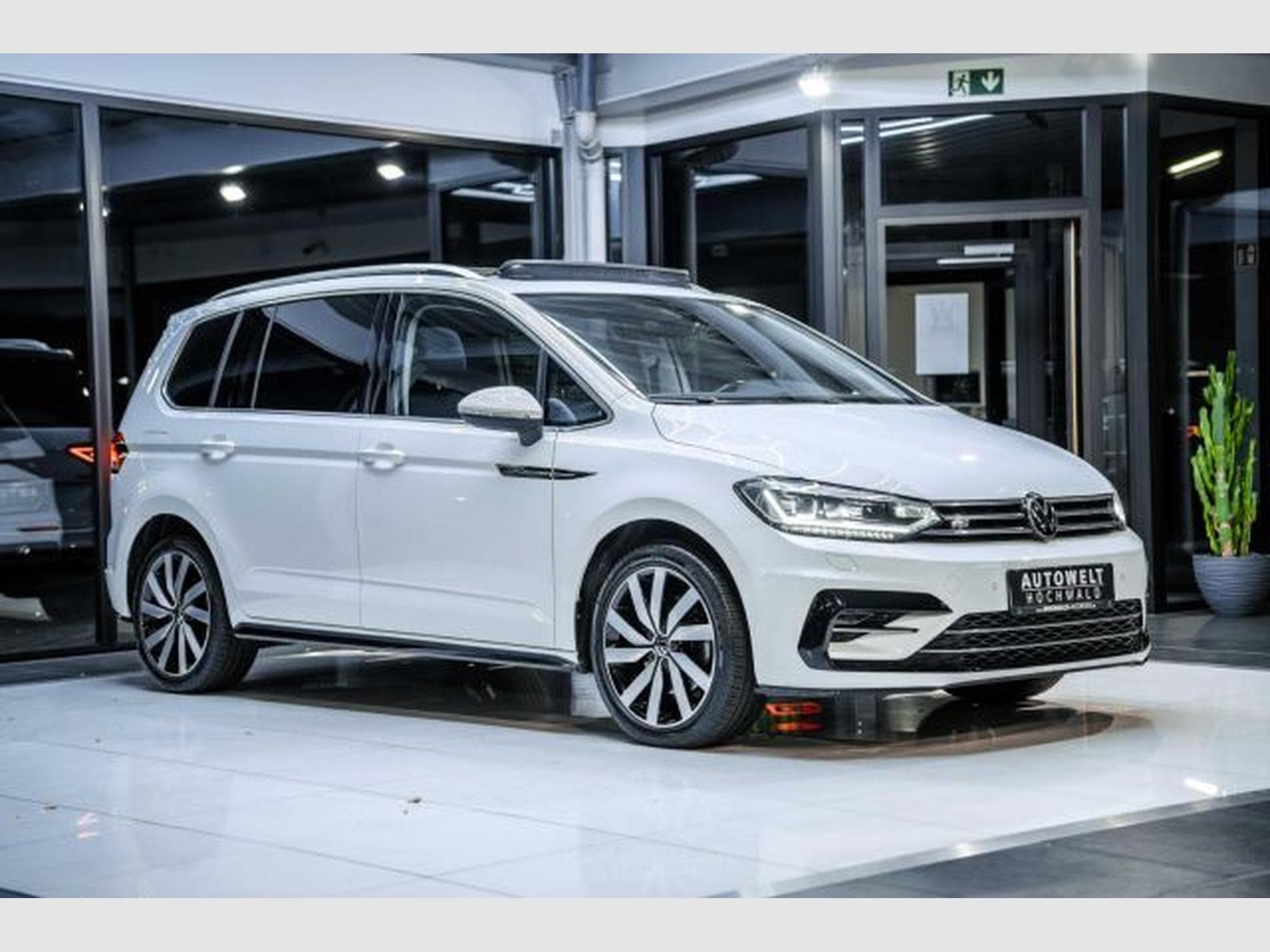 VW Touran Touran 1.5 TSI DSG R-Line NAVI RFK ACC LED PANO (2021) - Foto 6