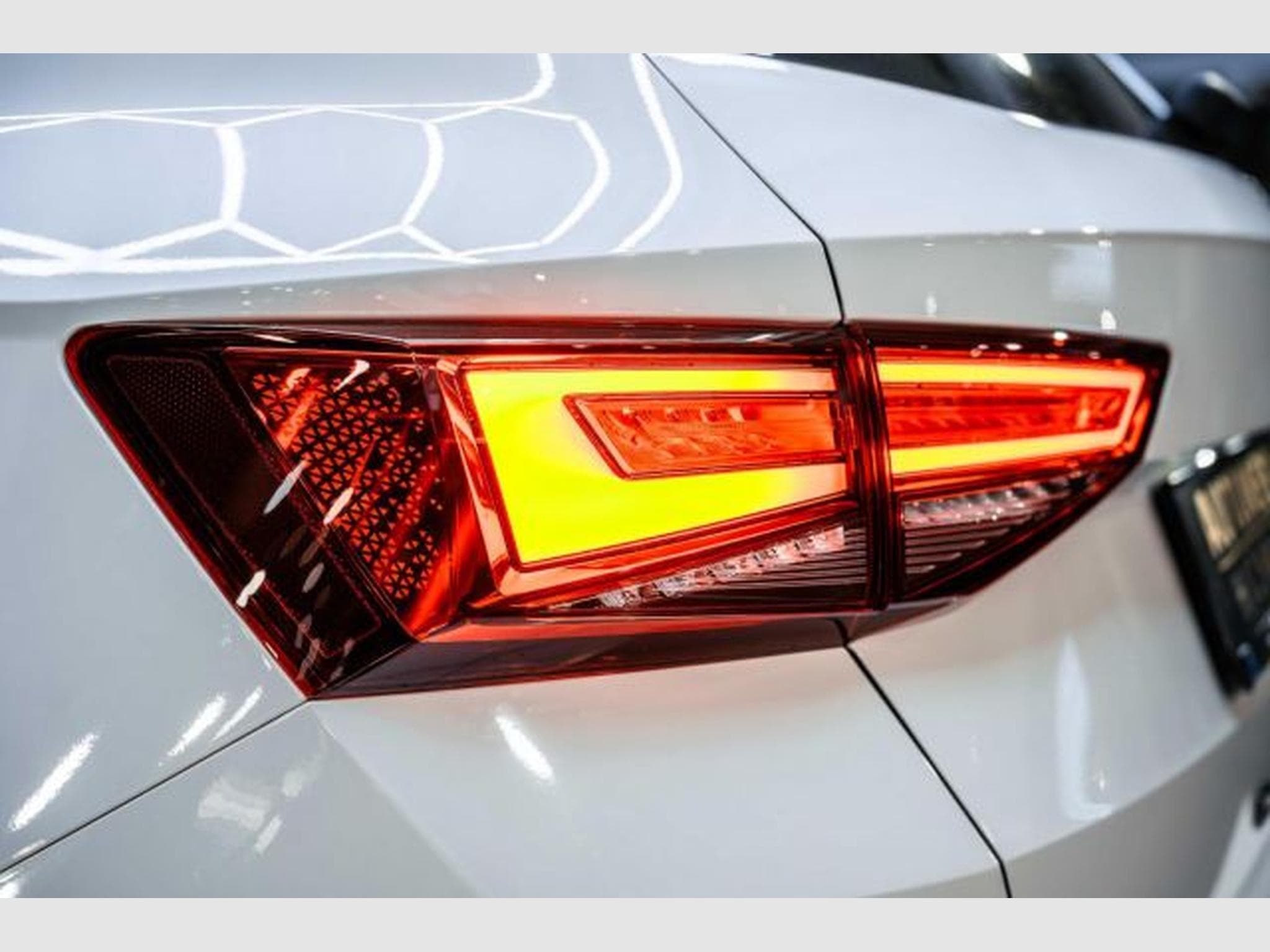 Cupra Ateca Ateca VZ 2.0 TSI DSG 4Drive NAVI RFK LED SHZG (2024) - Foto 14