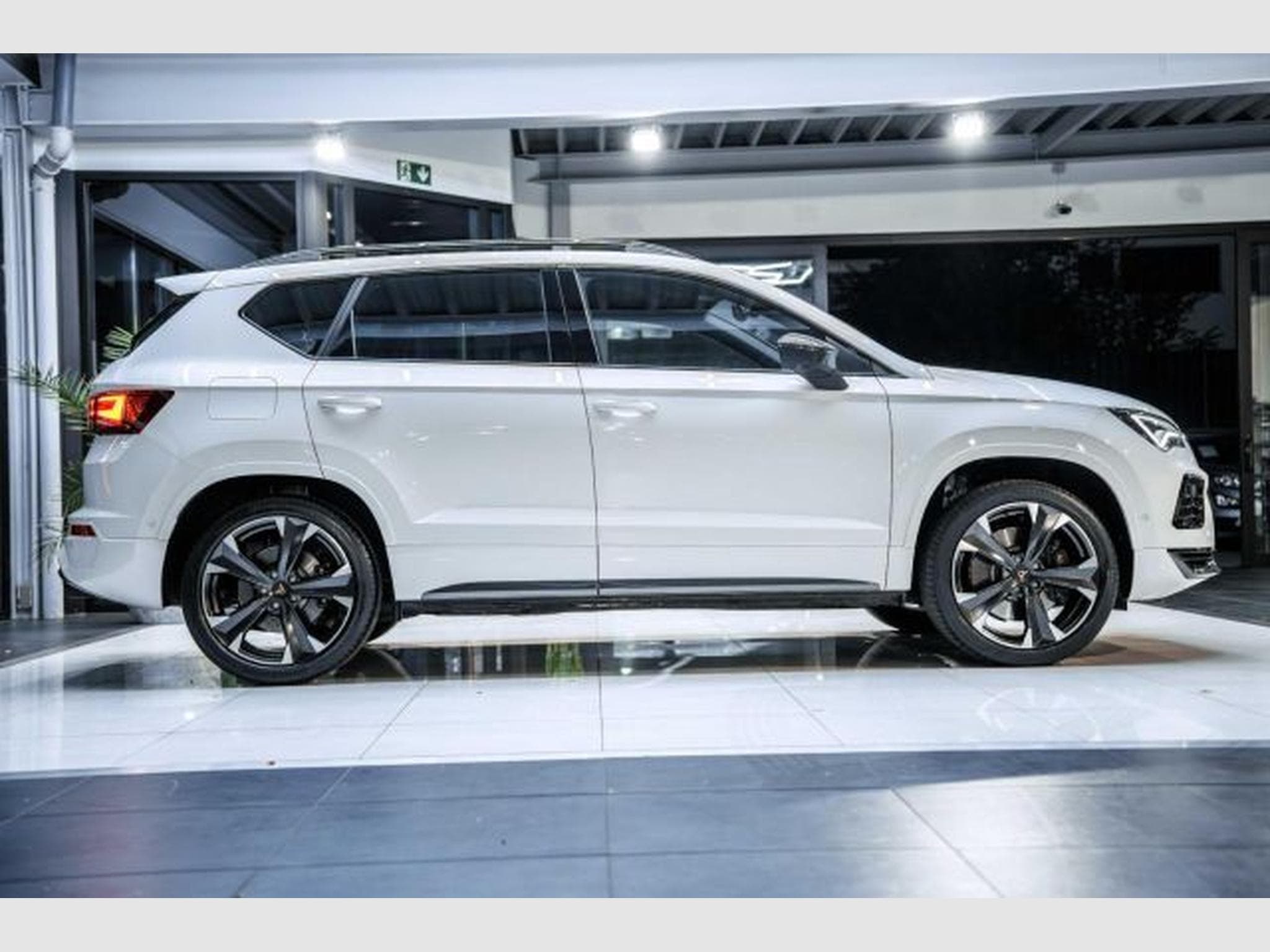 Cupra Ateca Ateca VZ 2.0 TSI DSG 4Drive NAVI RFK LED SHZG (2024) - Foto 7