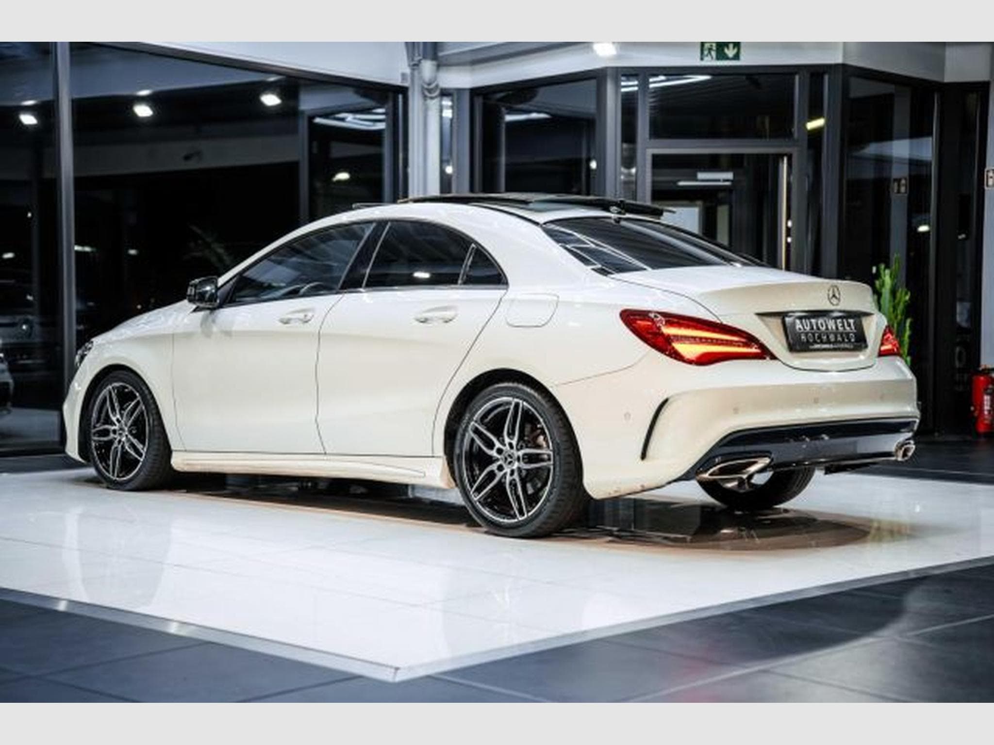 Mercedes CLA 200 CLA 200 AMG-Line Autom. NAVI LED RFK PANO Night (2017) - Foto 11