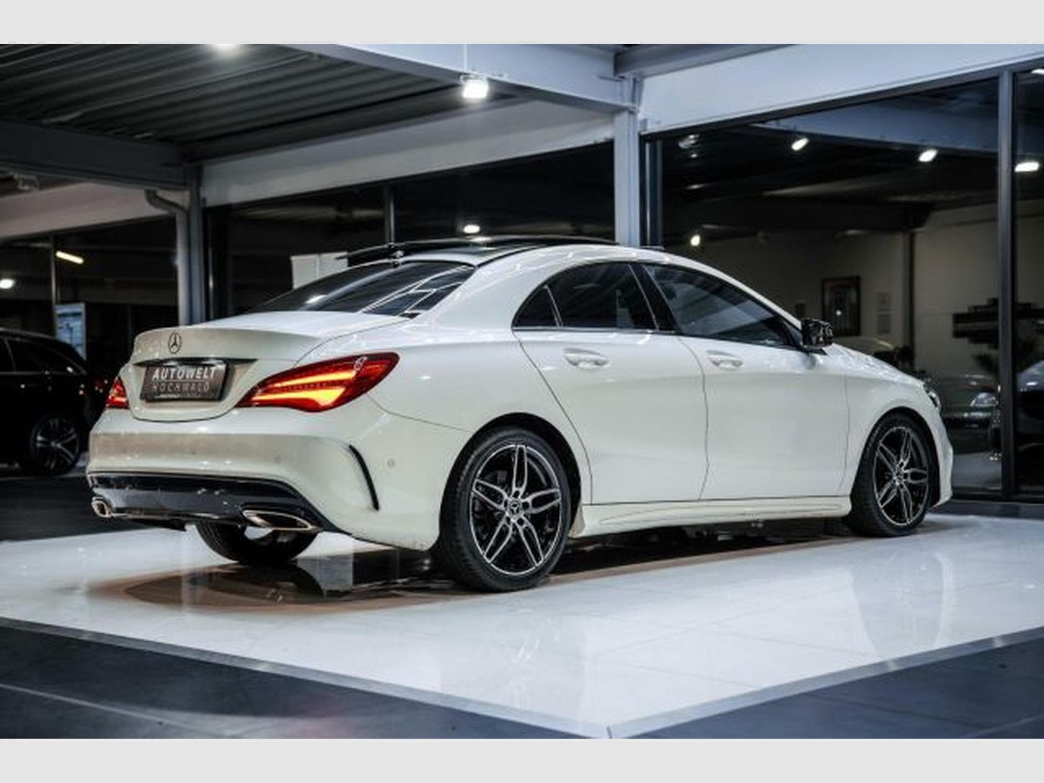 Mercedes CLA 200 CLA 200 AMG-Line Autom. NAVI LED RFK PANO Night (2017) - Foto 13