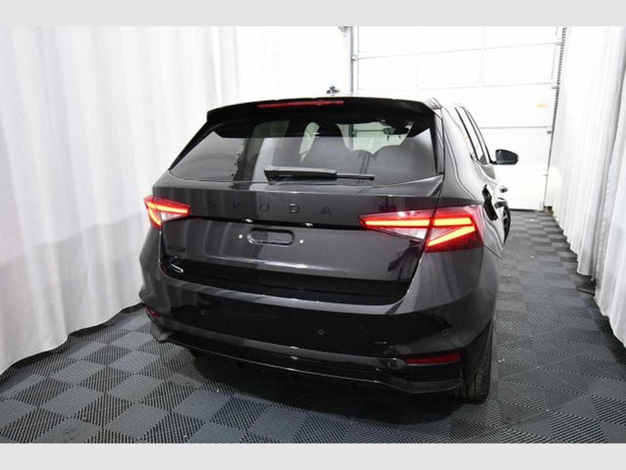 Skoda Fabia Fabia 1.5 TSI DSG Monte Carlo - Kamera, Navi, SH (2025) - Photo 3