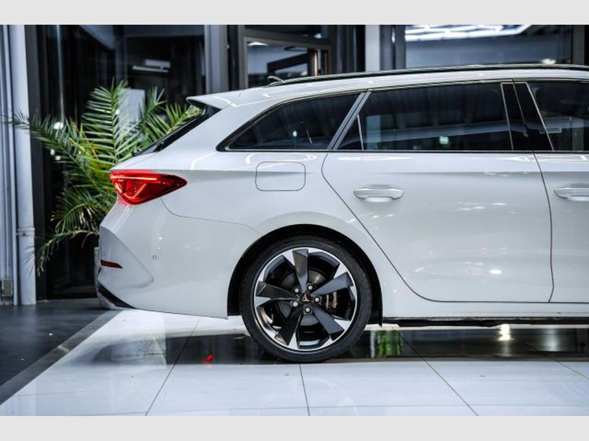Cupra Leon Leon SP 1.4 e-Hybrid DSG NAV LED RFK AHK SHZ ACC (2023) - Foto 8