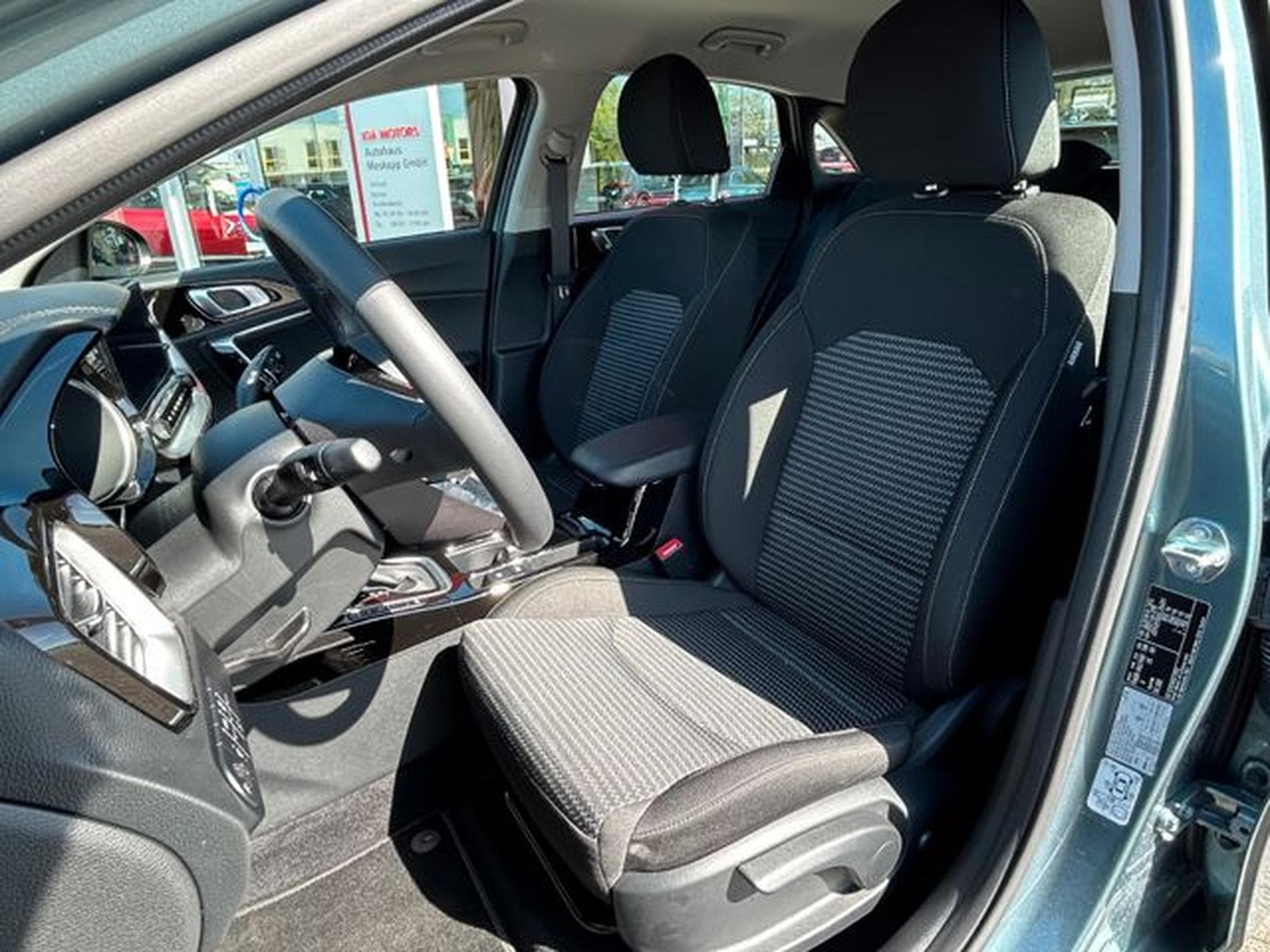 Kia Ceed Ceed 1,5T DCT Spirit Navi LED Kamera JBL ACC SHZ (2025) - Photo 10