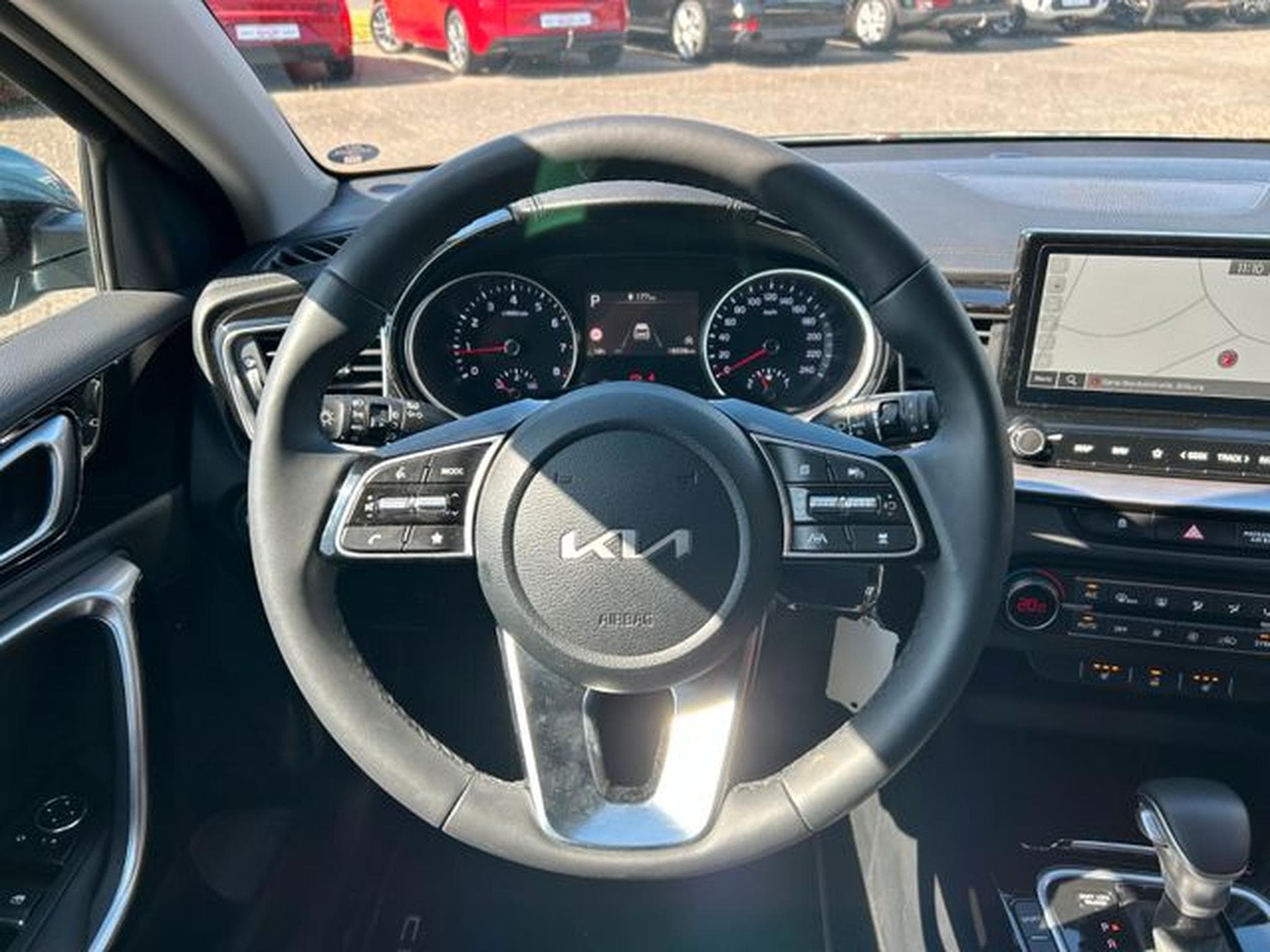 Kia Ceed Ceed 1,5T DCT Spirit Navi LED Kamera JBL ACC SHZ (2025) - Photo 13