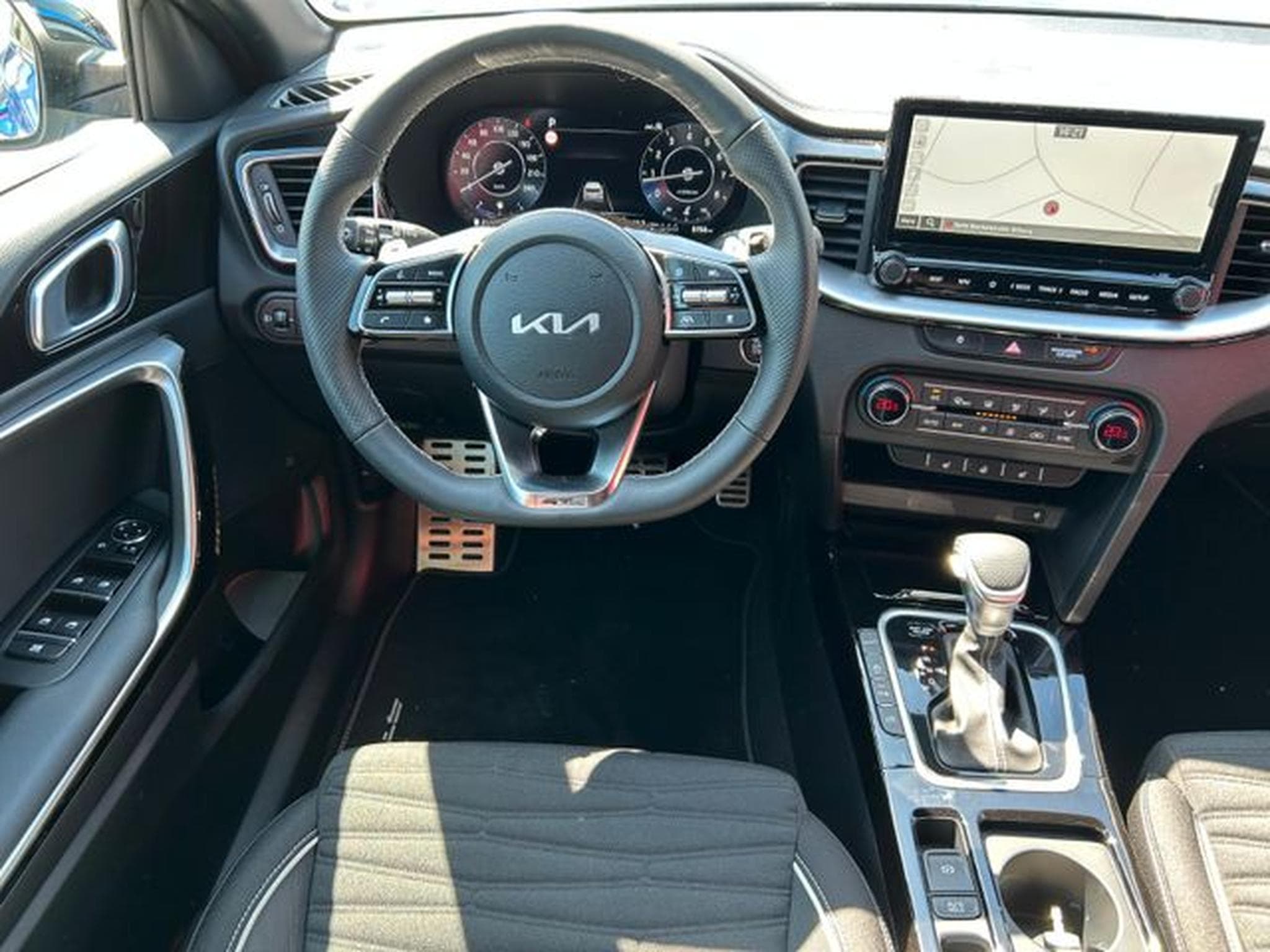 Kia Ceed Ceed 1,5 T DCT GT-Line TECH LED Navi Kamera (2025) - Photo 14
