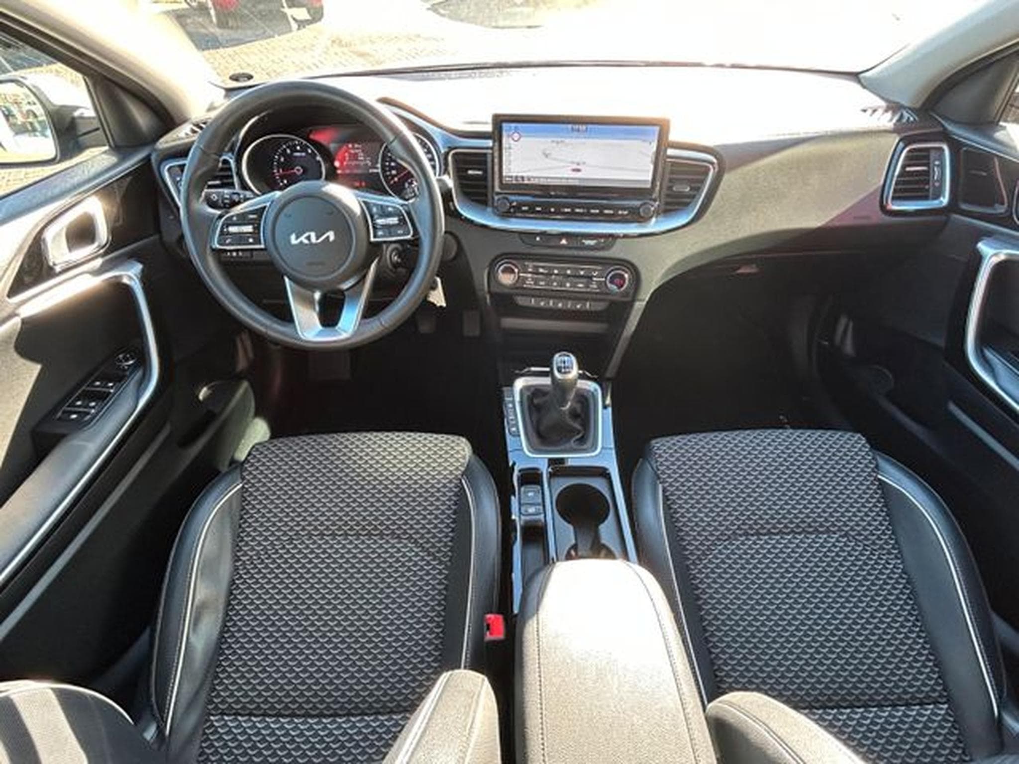 Kia XCeed XCeed 1,5T Vision LED Kamera Navi SHZ AHK (2023) - Photo 15