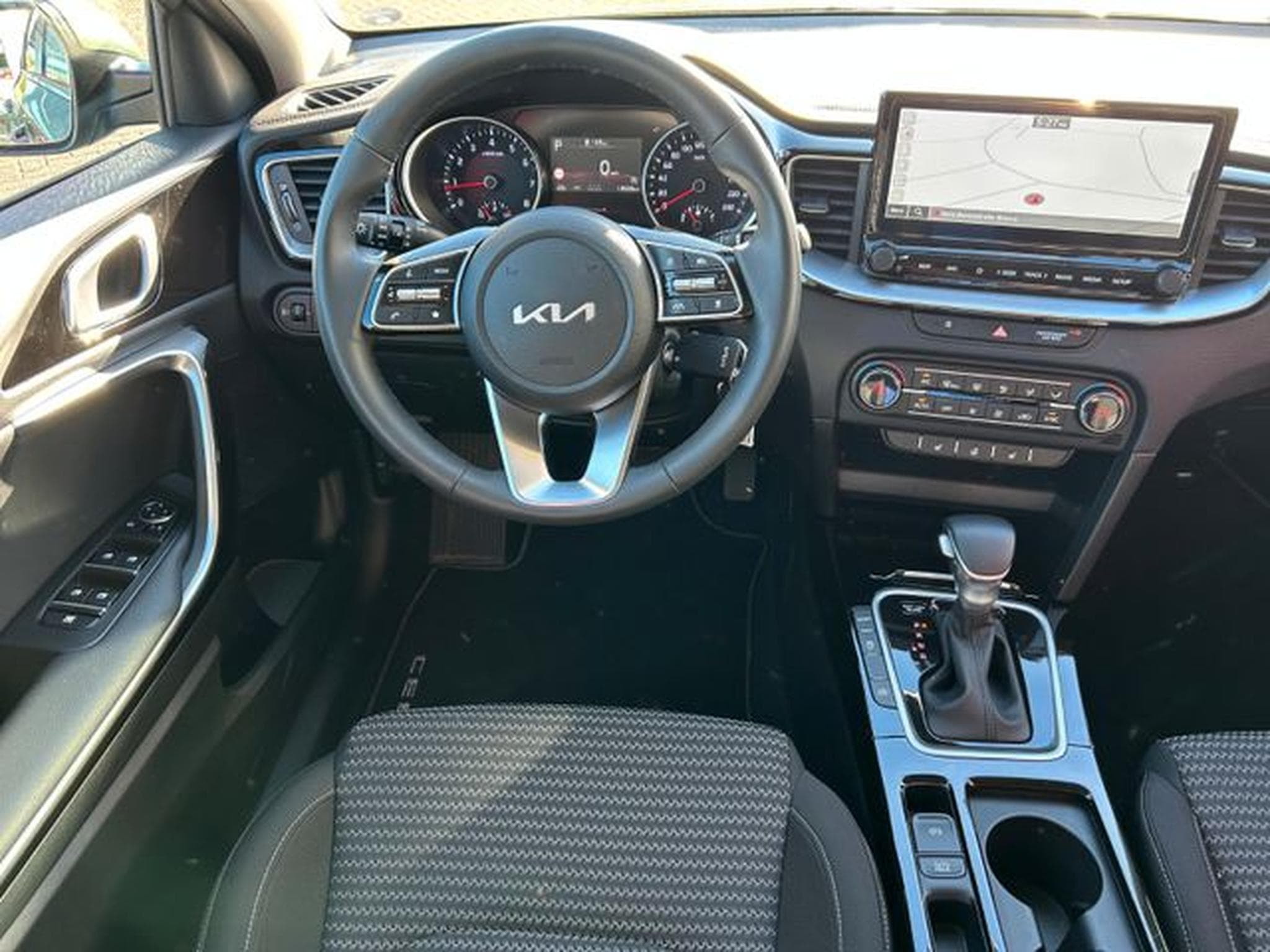 Kia Ceed Ceed 1,5 T DCT Spirit LED Navi Kamera JBL (2025) - Photo 12