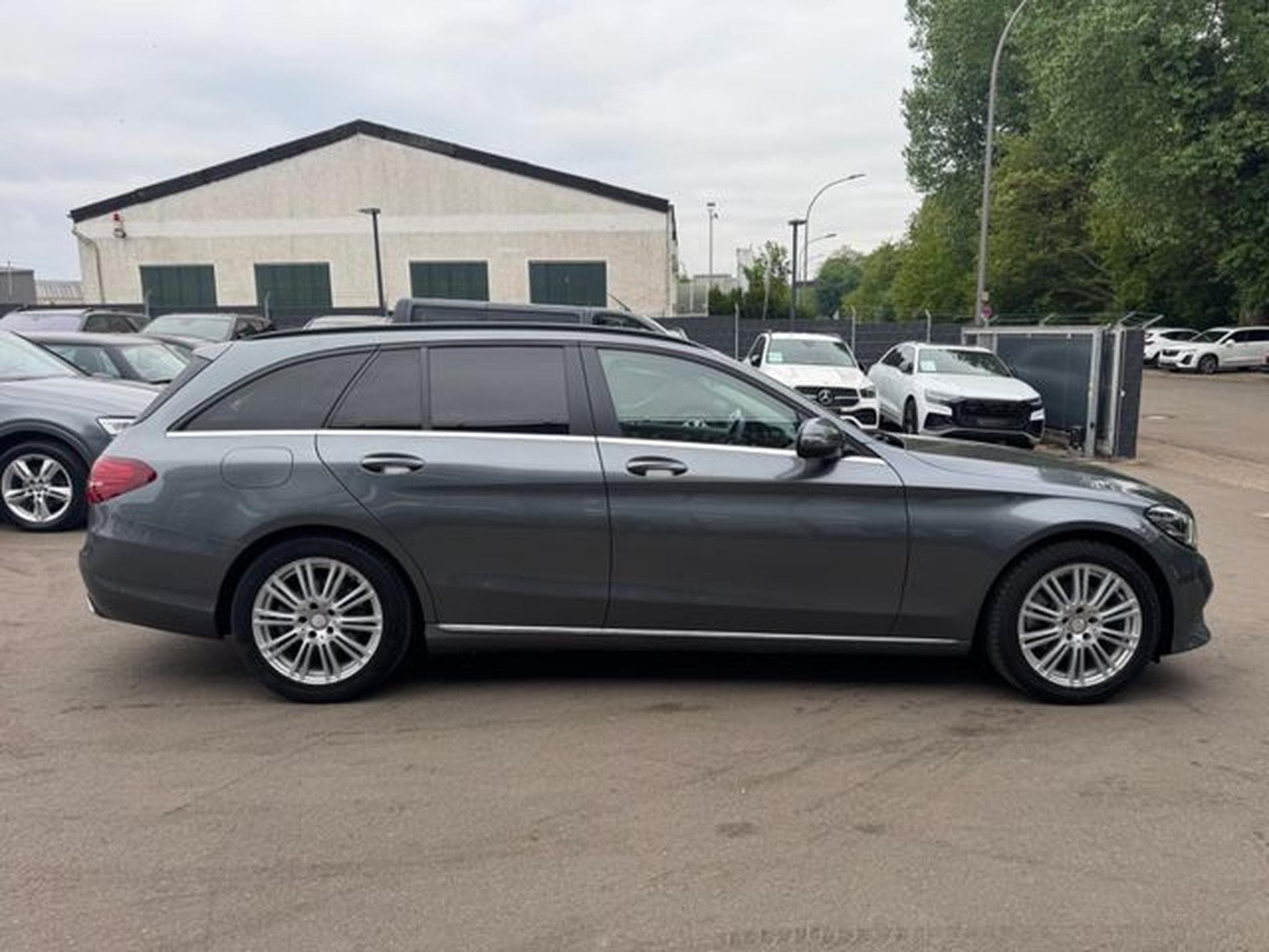 Mercedes C 180 C 180dT*FACELIFT*VOLL-LED*NAVI*AHK*LEDER*KAMERA* (2019) - Photo 13