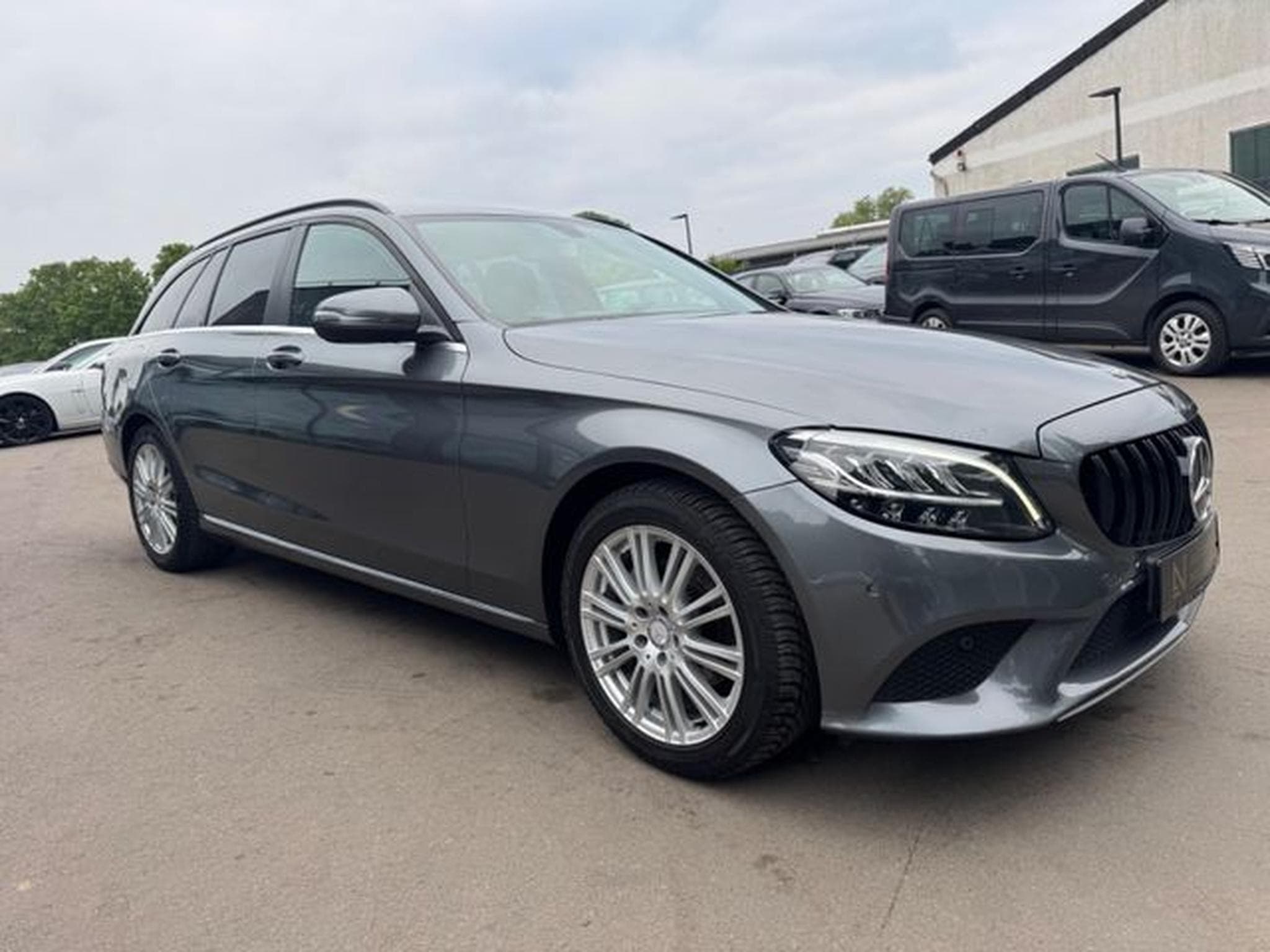 Mercedes C 180 C 180dT*FACELIFT*VOLL-LED*NAVI*AHK*LEDER*KAMERA* (2019) - Photo 4