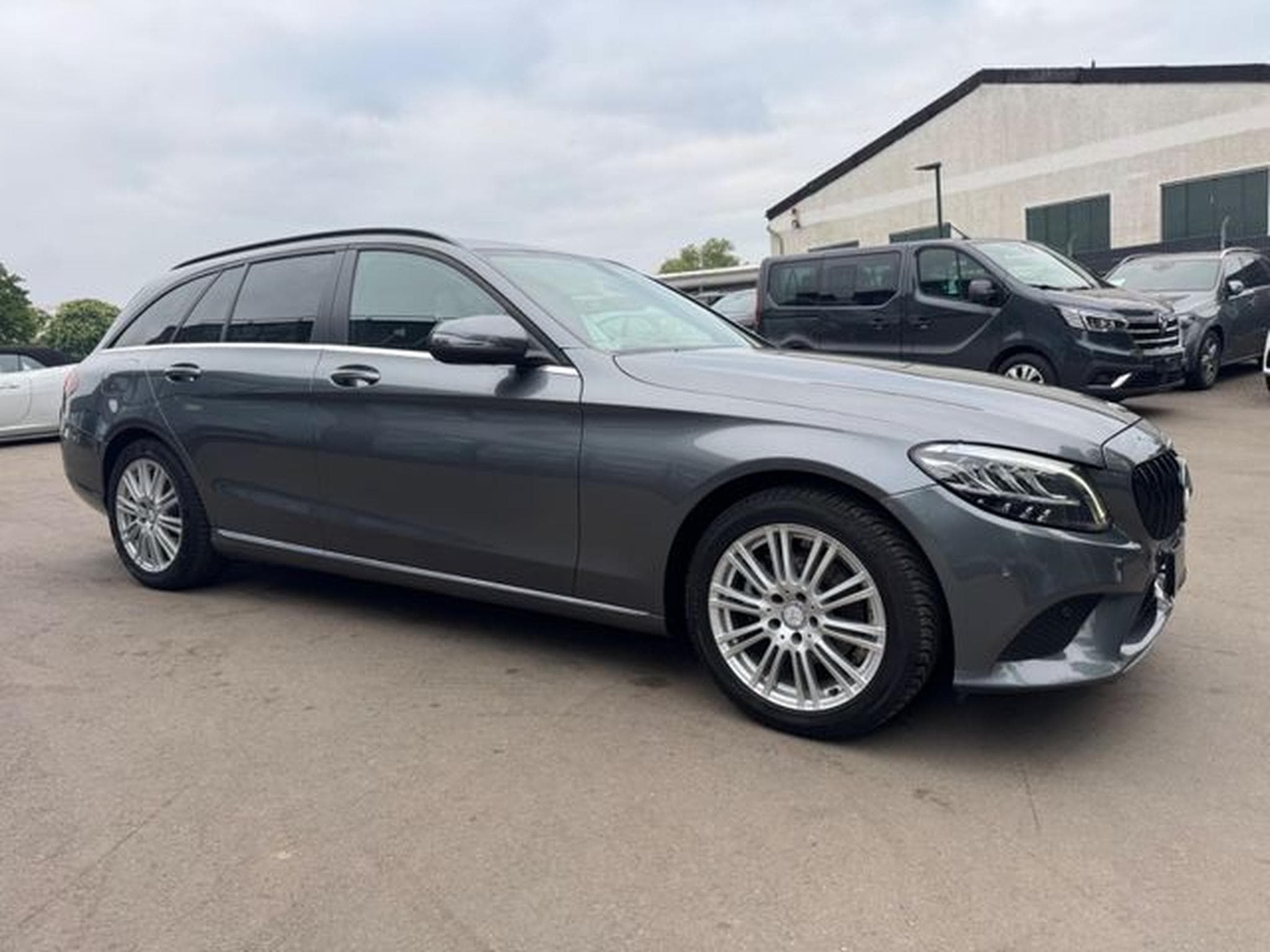 Mercedes C 180 C 180dT*FACELIFT*VOLL-LED*NAVI*AHK*LEDER*KAMERA* (2019) - Photo 5