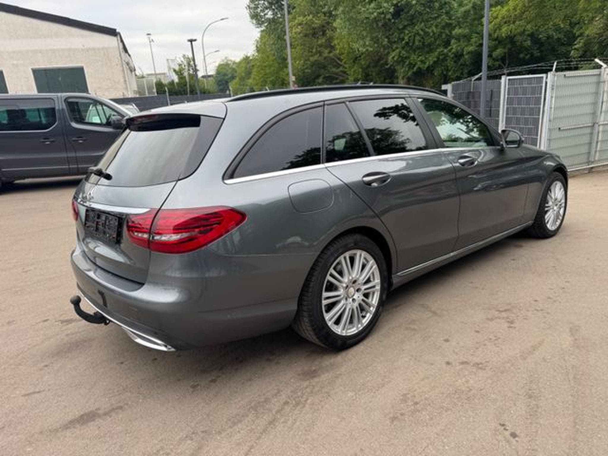 Mercedes C 180 C 180dT*FACELIFT*VOLL-LED*NAVI*AHK*LEDER*KAMERA* (2019) - Photo 6
