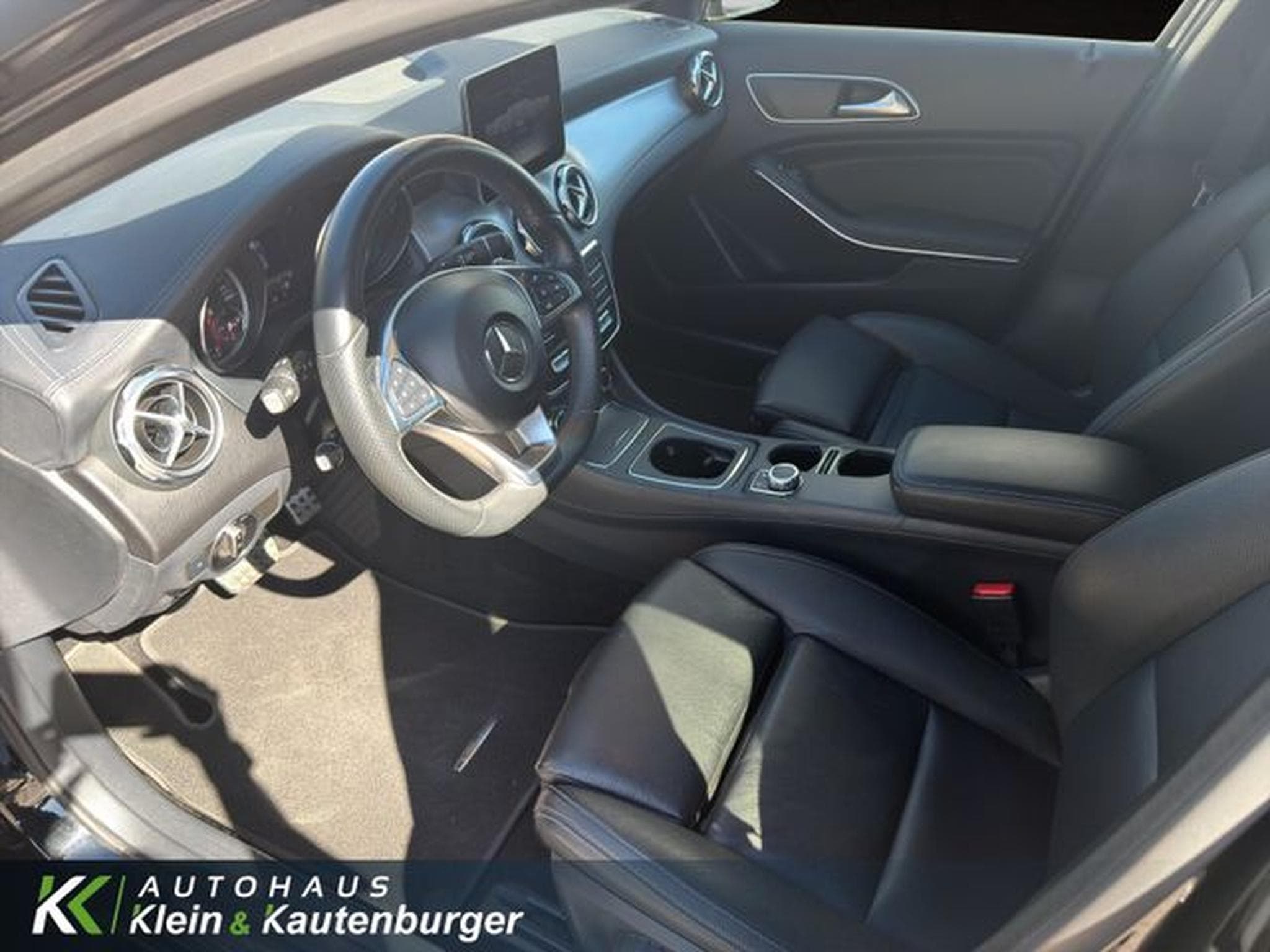 Mercedes GLA 250 GLA 250 AMG +NIGHT+LED+SPORTSITZE+19 ZOLL+NAVI (2018) - Photo 11
