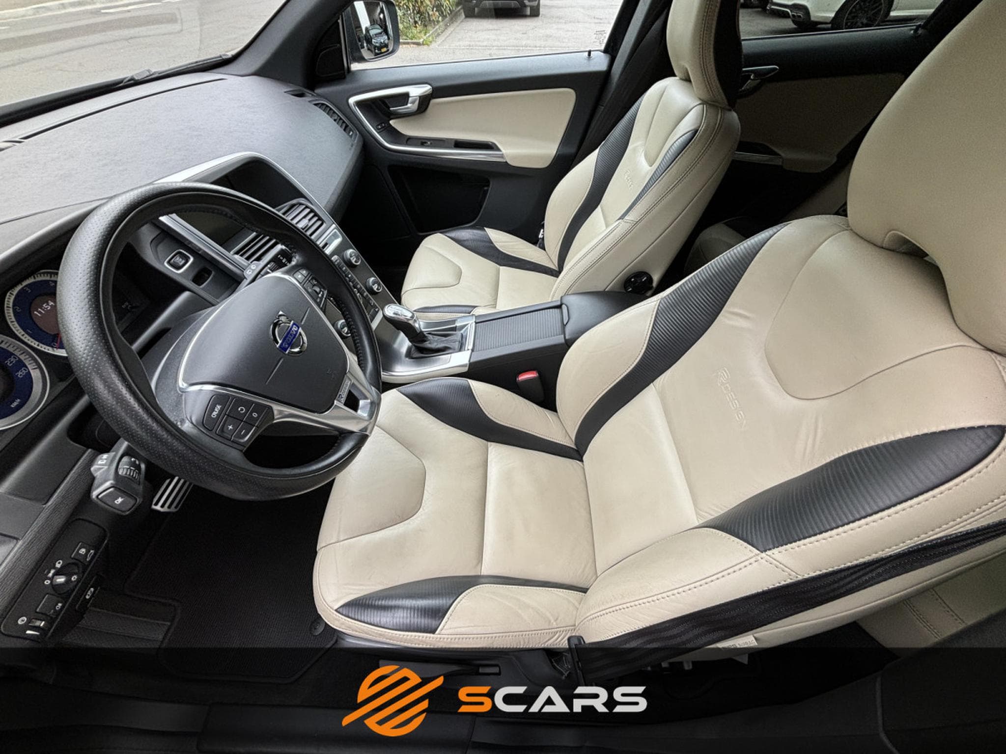 Volvo XC60 R DESIGN 2.4 D5 215CV 4x4 AWD (2012) - Photo 12