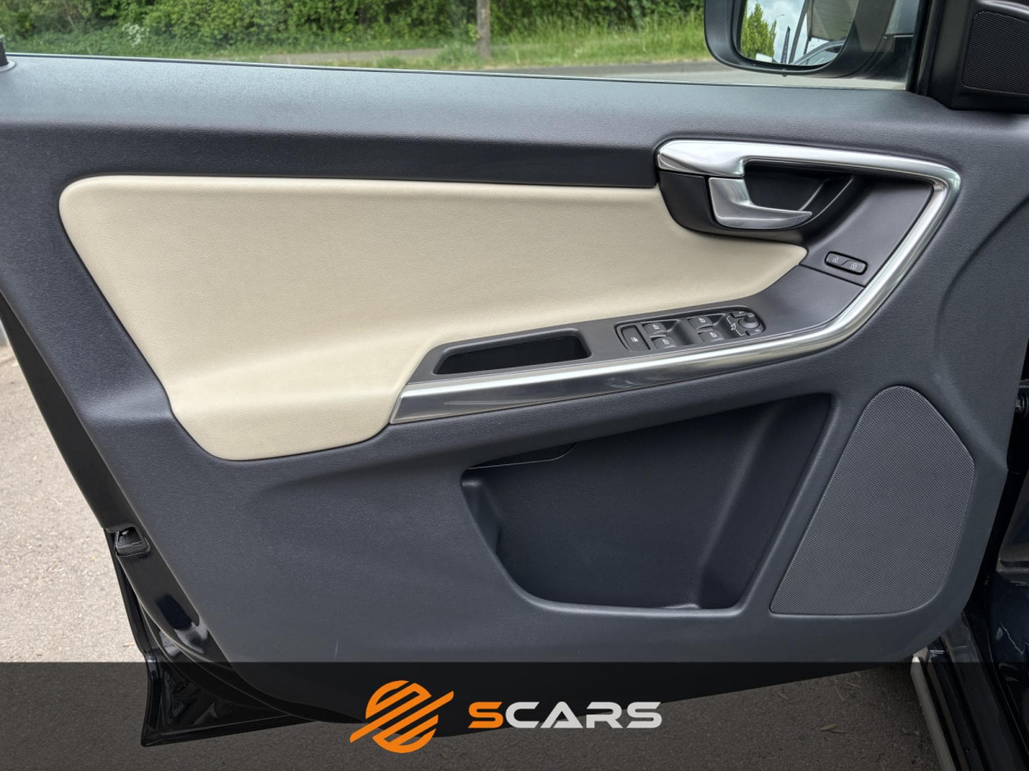 Volvo XC60 R DESIGN 2.4 D5 215CV 4x4 AWD (2012) - Photo 13