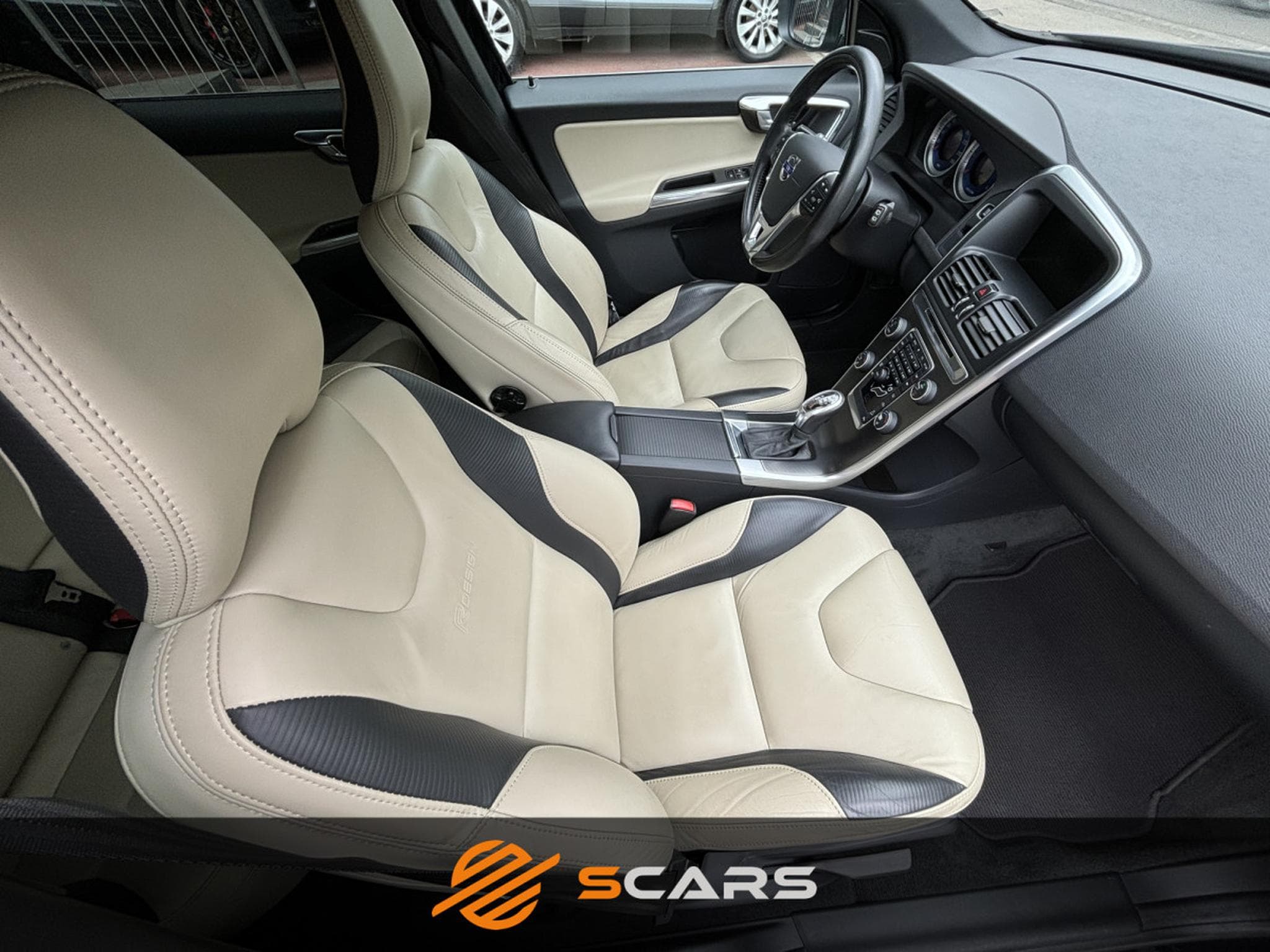 Volvo XC60 R DESIGN 2.4 D5 215CV 4x4 AWD (2012) - Photo 14