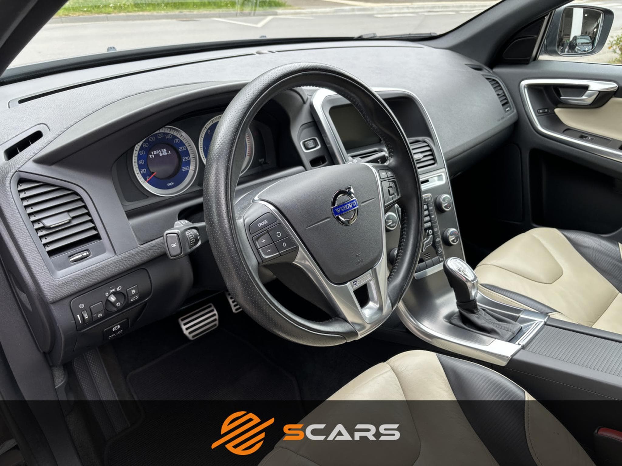 Volvo XC60 R DESIGN 2.4 D5 215CV 4x4 AWD (2012) - Photo 7
