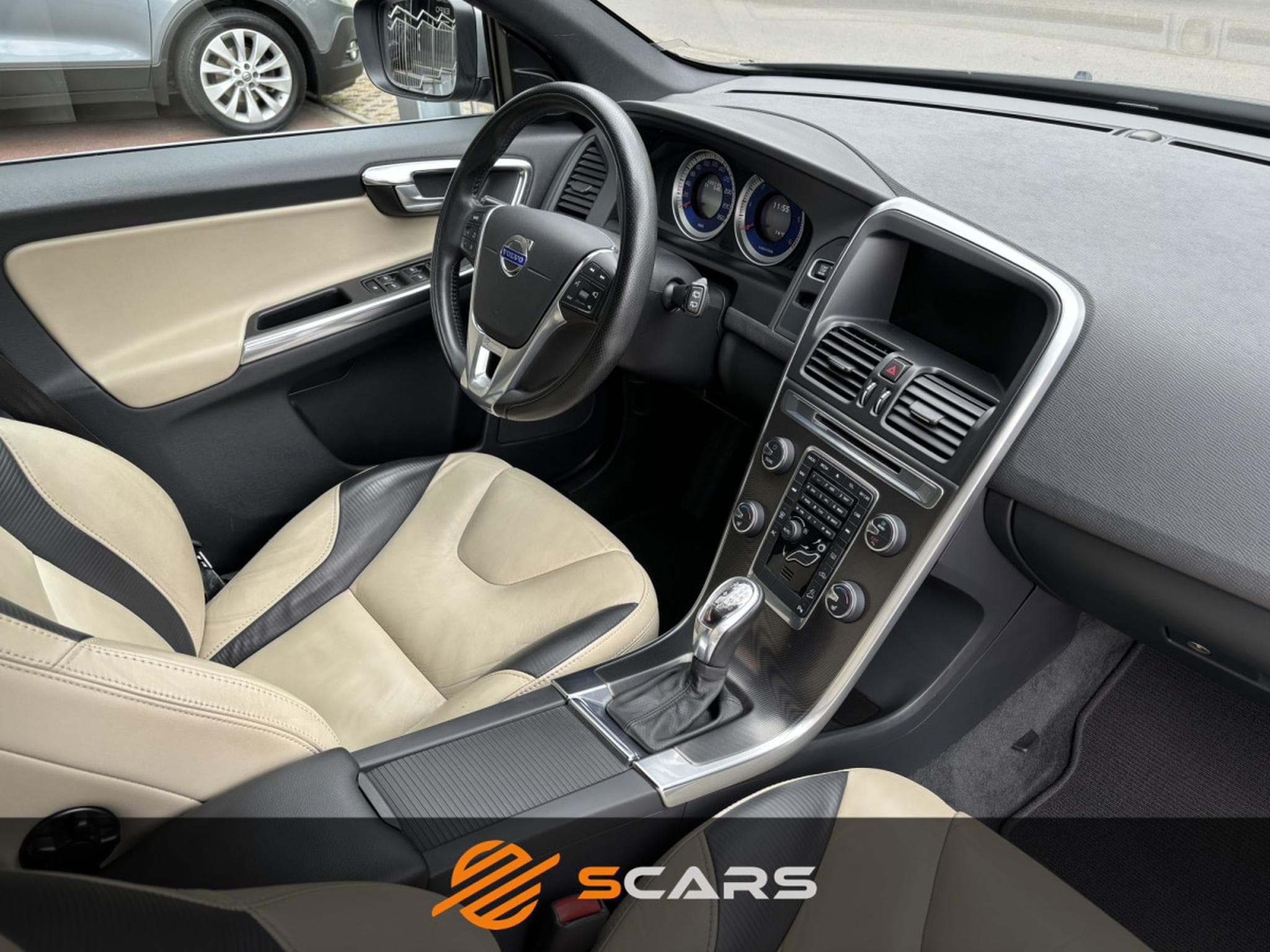 Volvo XC60 R DESIGN 2.4 D5 215CV 4x4 AWD (2012) - Photo 8