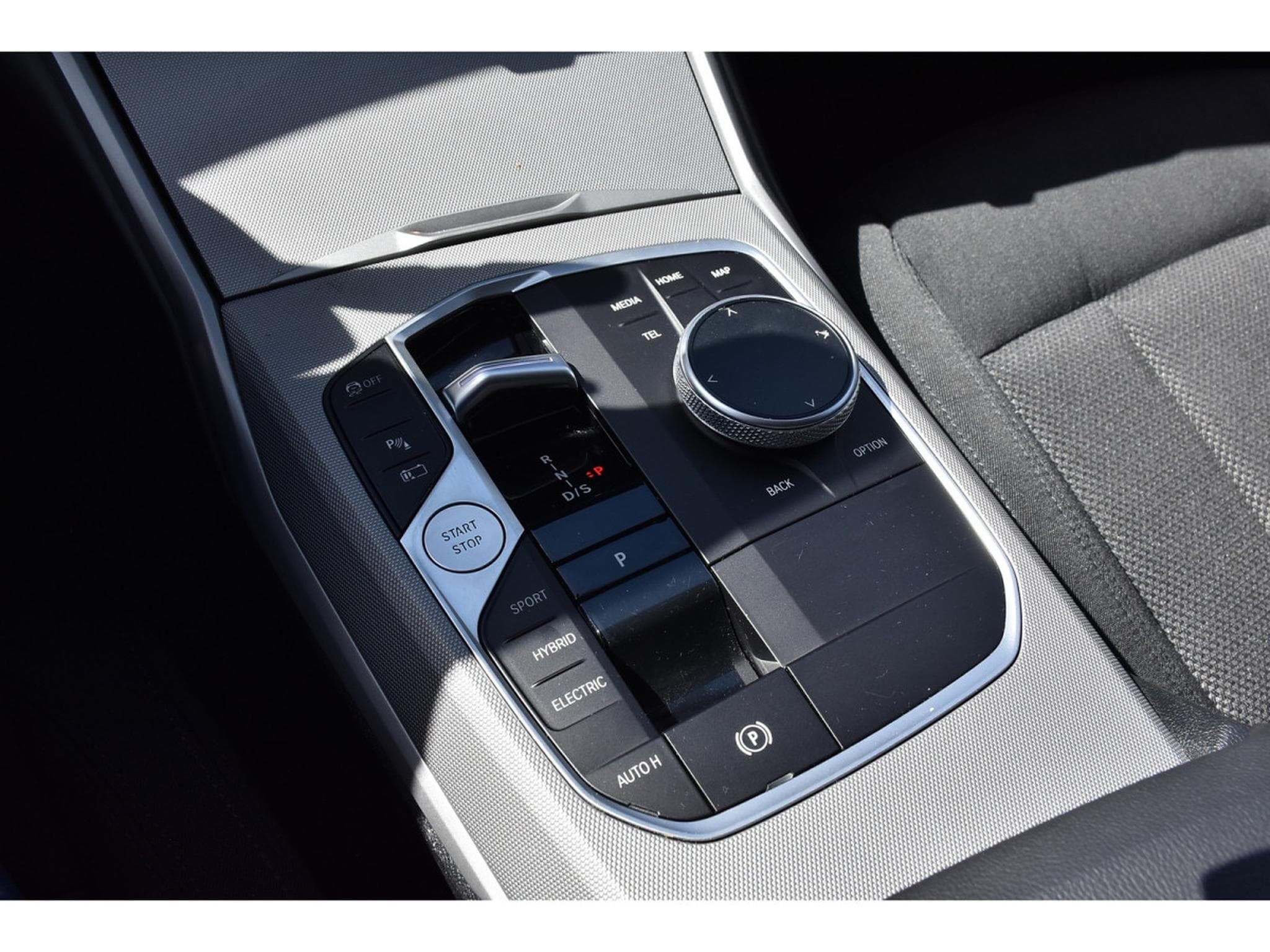 BMW 320 eA Touring PHEV 32g CO2 REGUL LANE GPS CAM PARK 1° MAIN (2023) - Photo 18