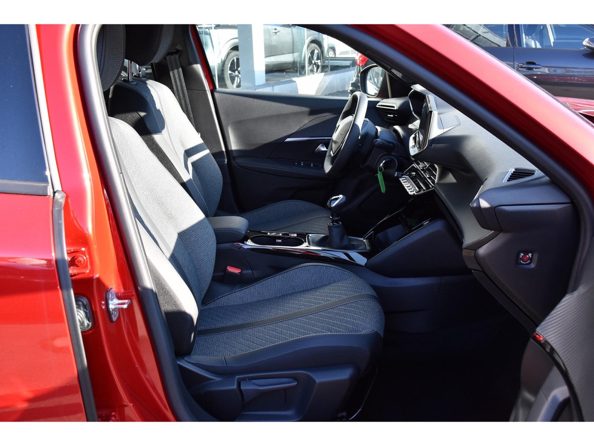 Peugeot 2008 1.2 PureTech Allure ACC GPS LANE SIDE REGUL CAM 360 1° MAIN (2025) - Photo 7
