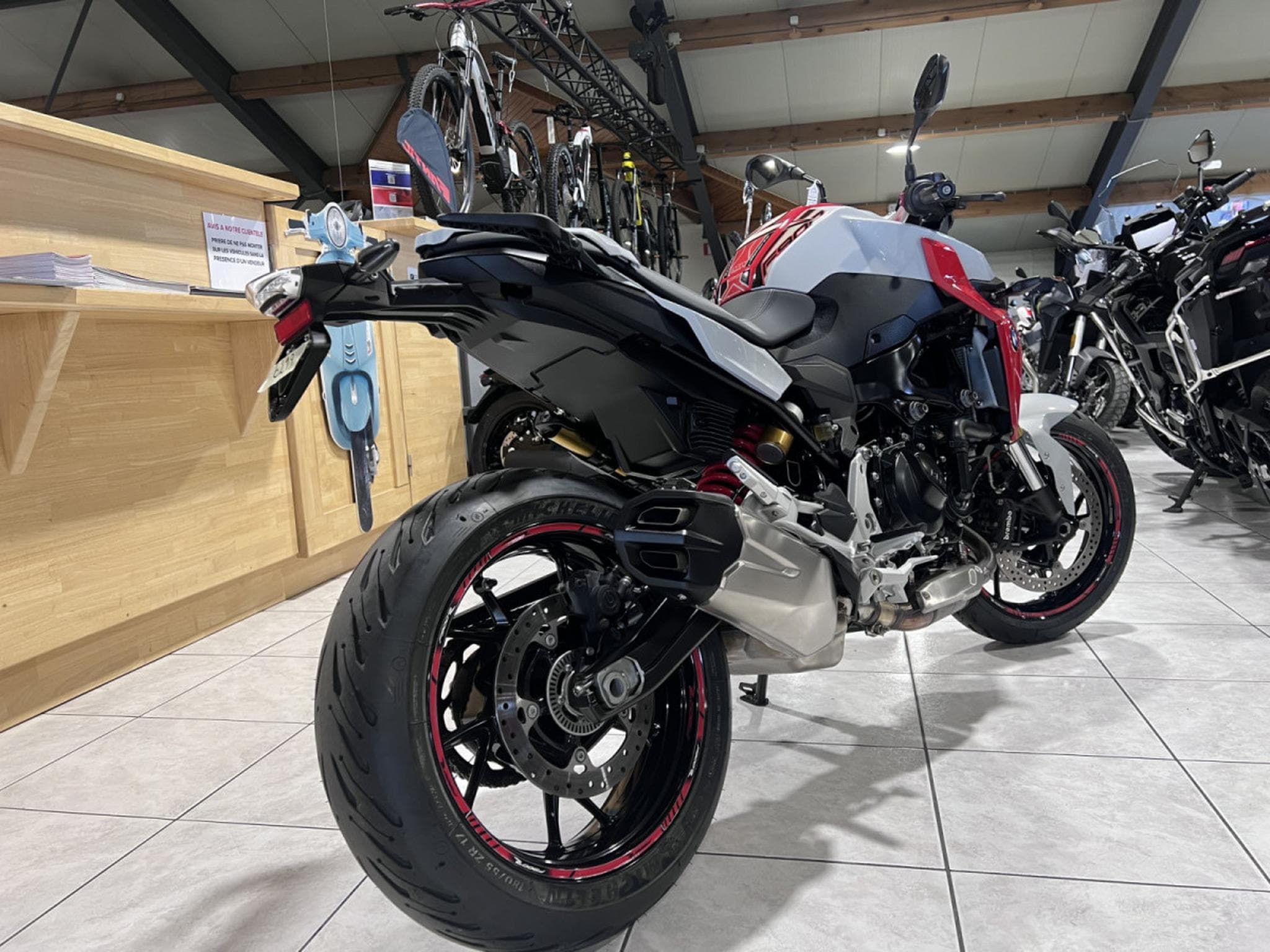 BMW F 900 R (2020) - Photo 2